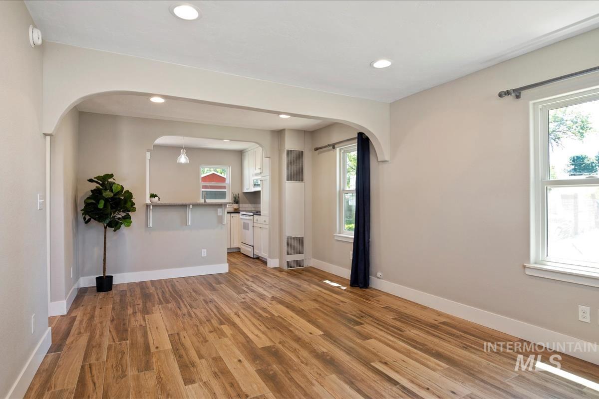 114 E Park Ave