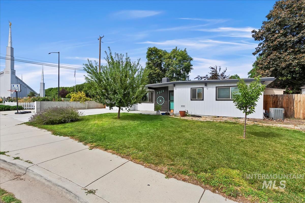 7310 W Sunnybrook Dr