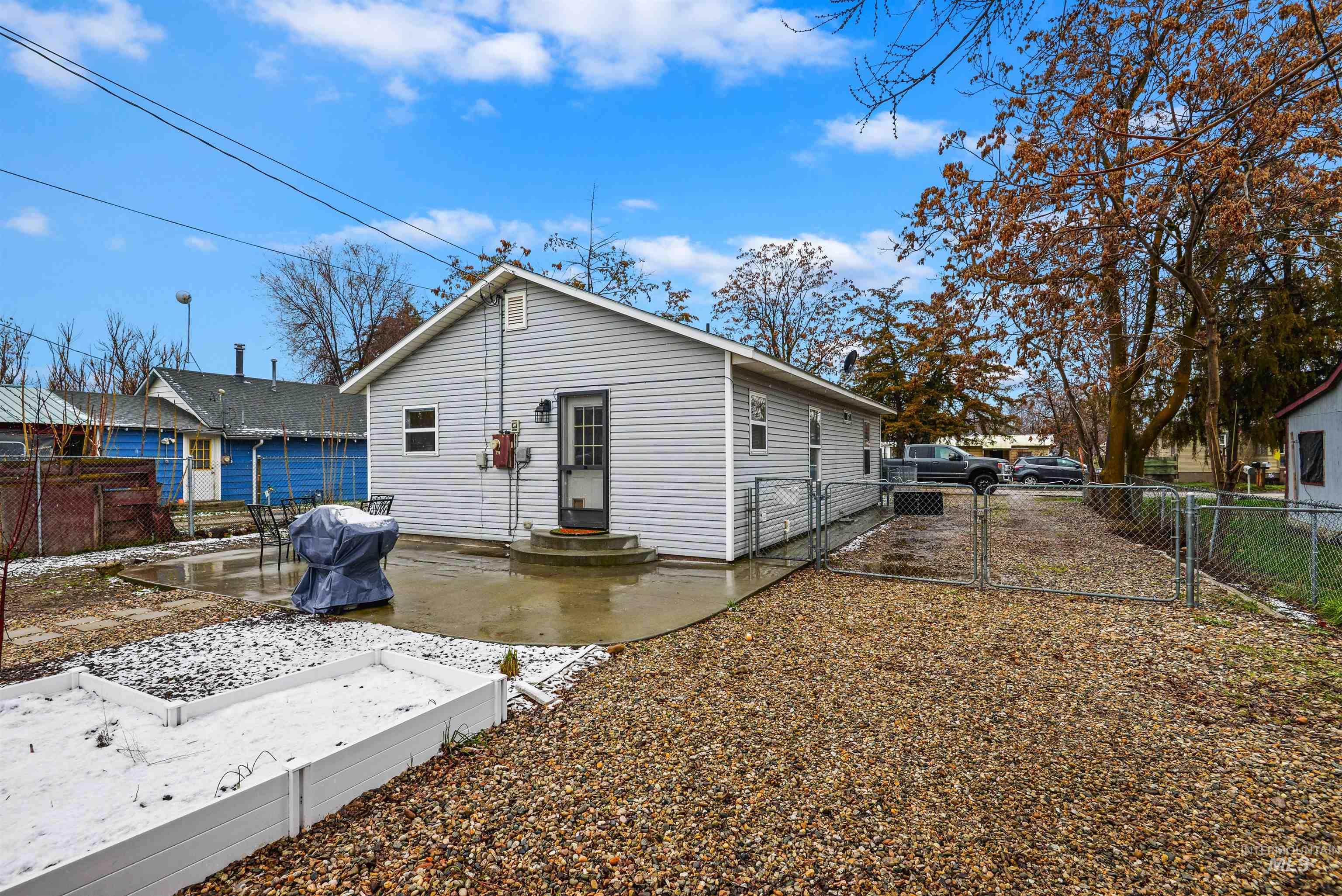810 S Hayes Ave
