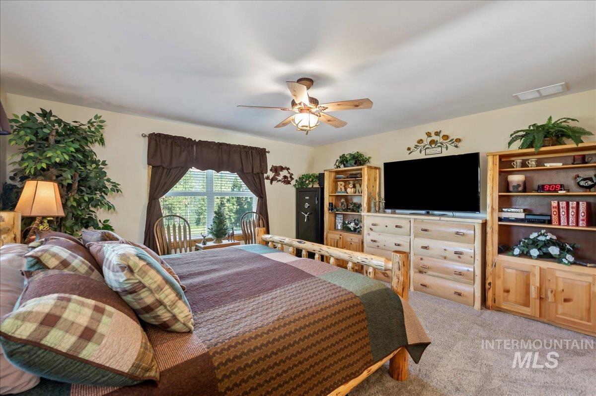 21 Pioneer Dr
