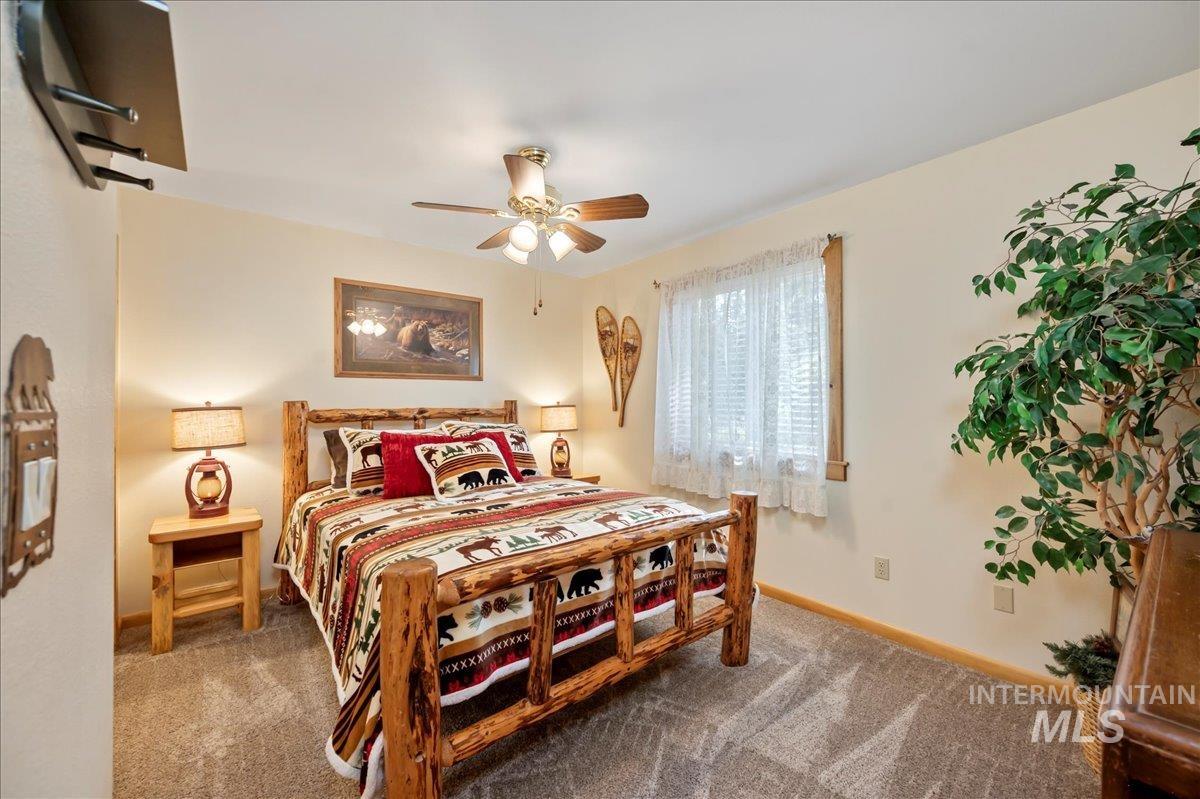 21 Pioneer Dr