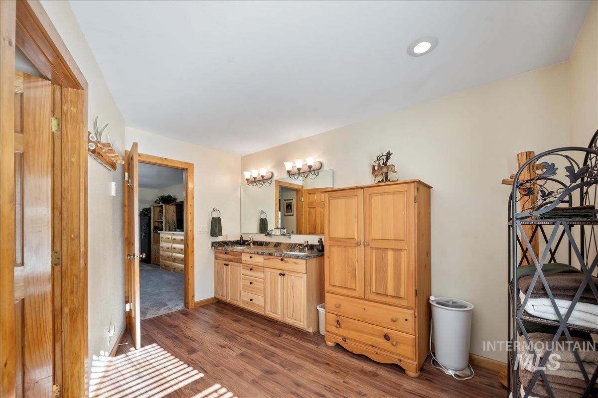 21 Pioneer Dr