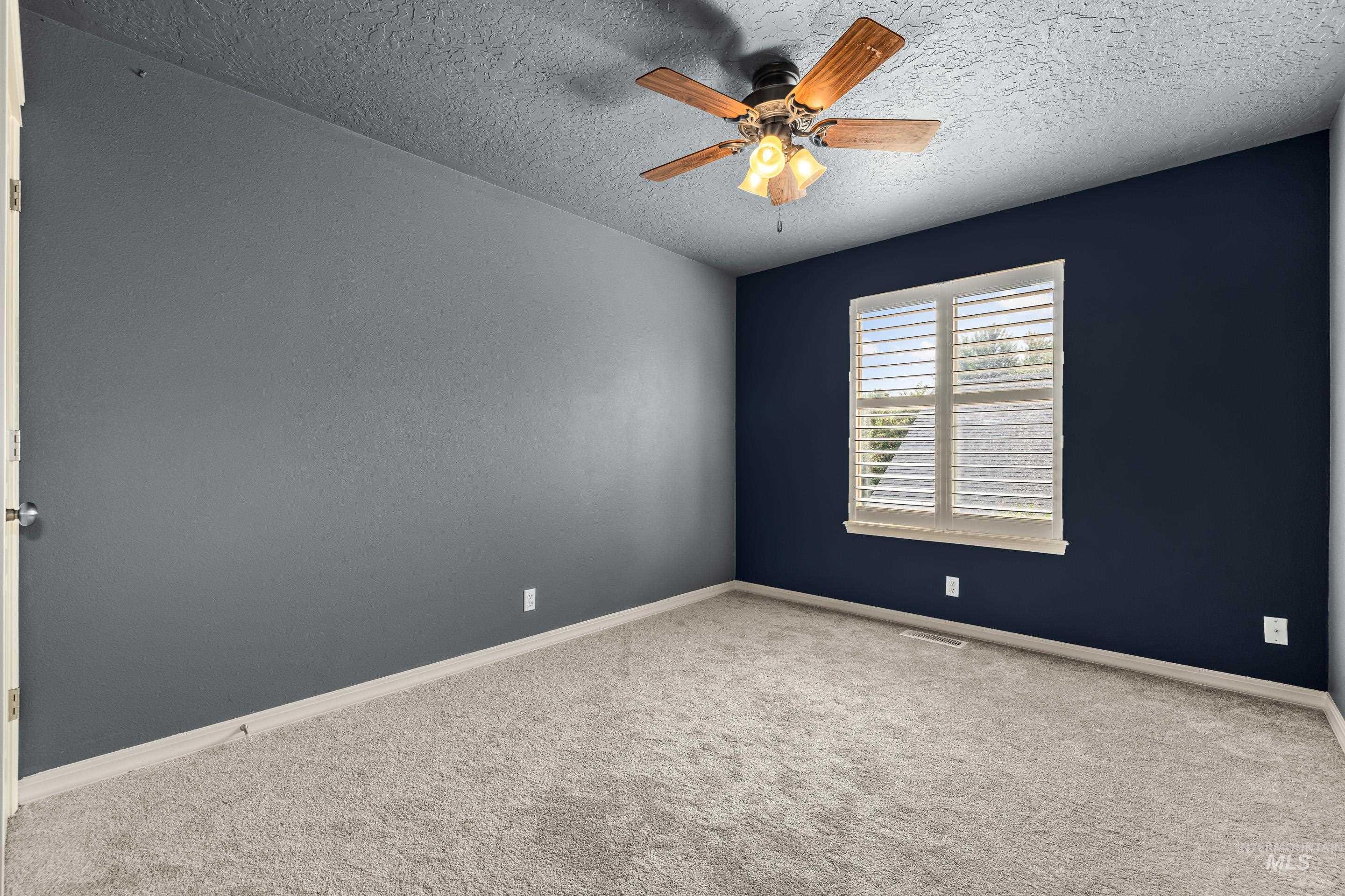 2246 W Los Flores Drive