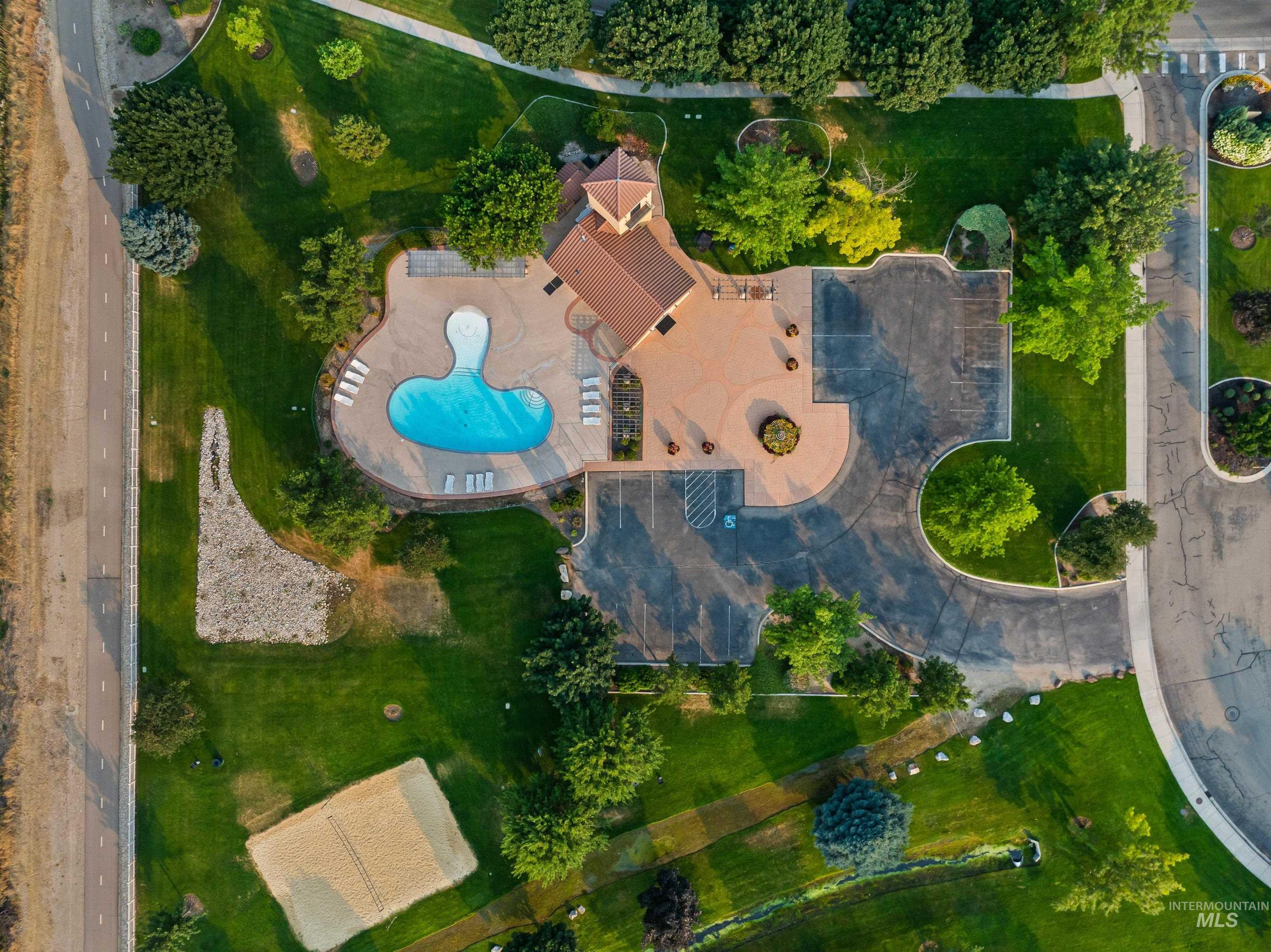 2246 W Los Flores Drive