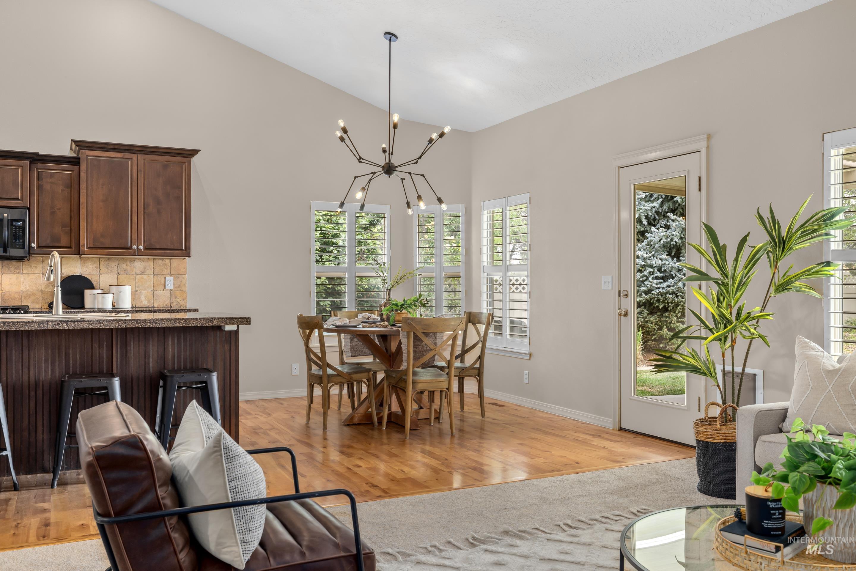 2246 W Los Flores Drive