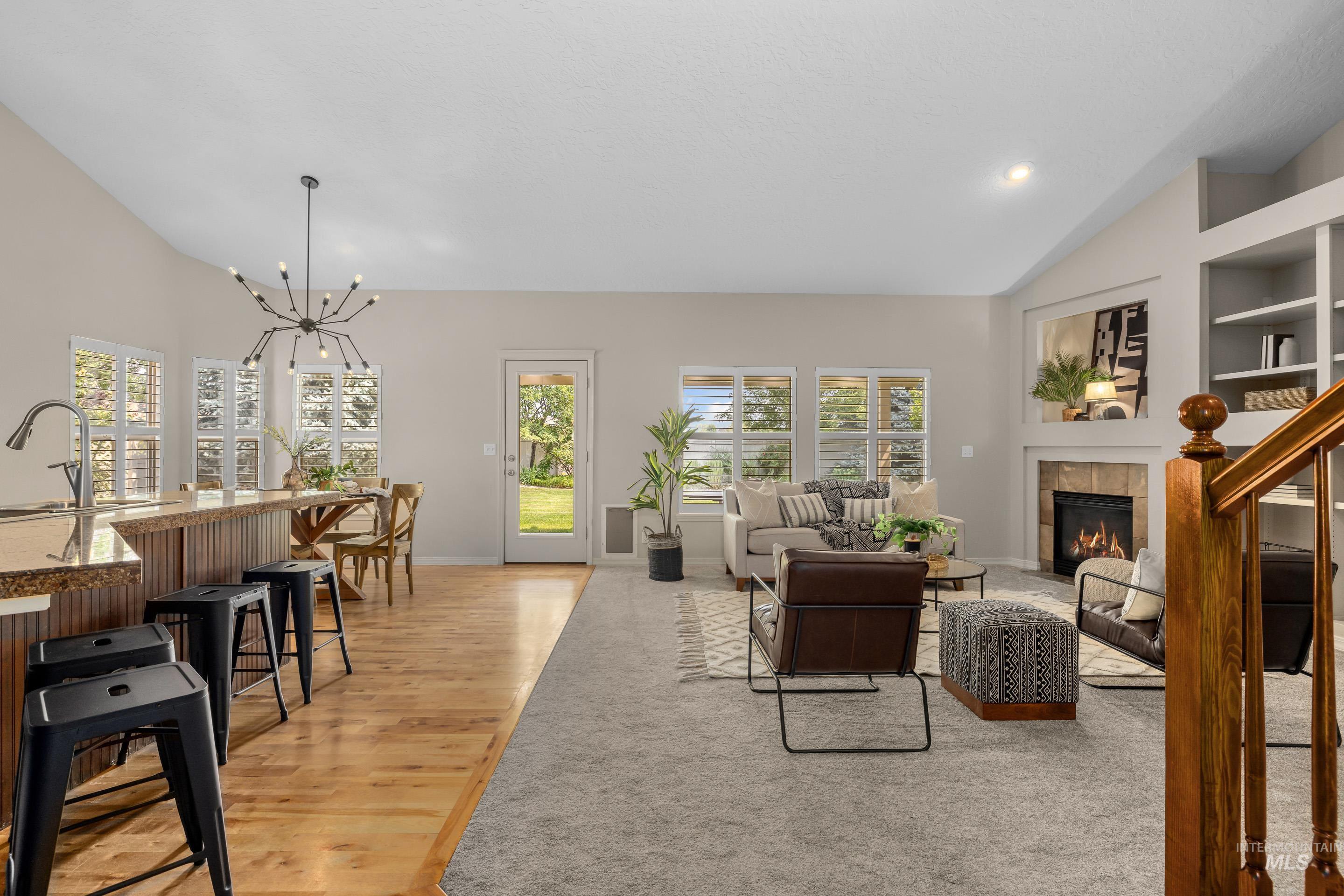 2246 W Los Flores Drive