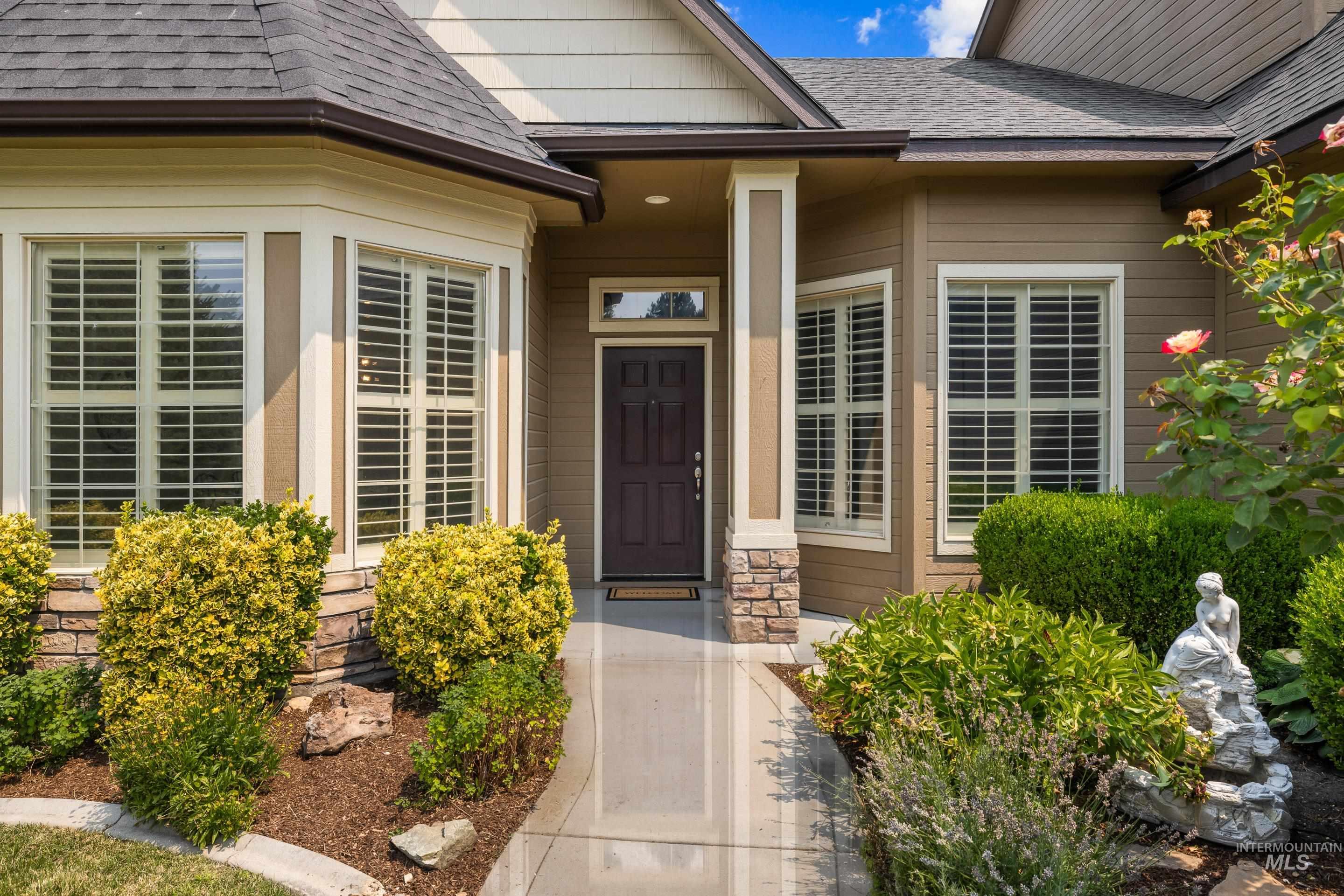 2246 W Los Flores Drive