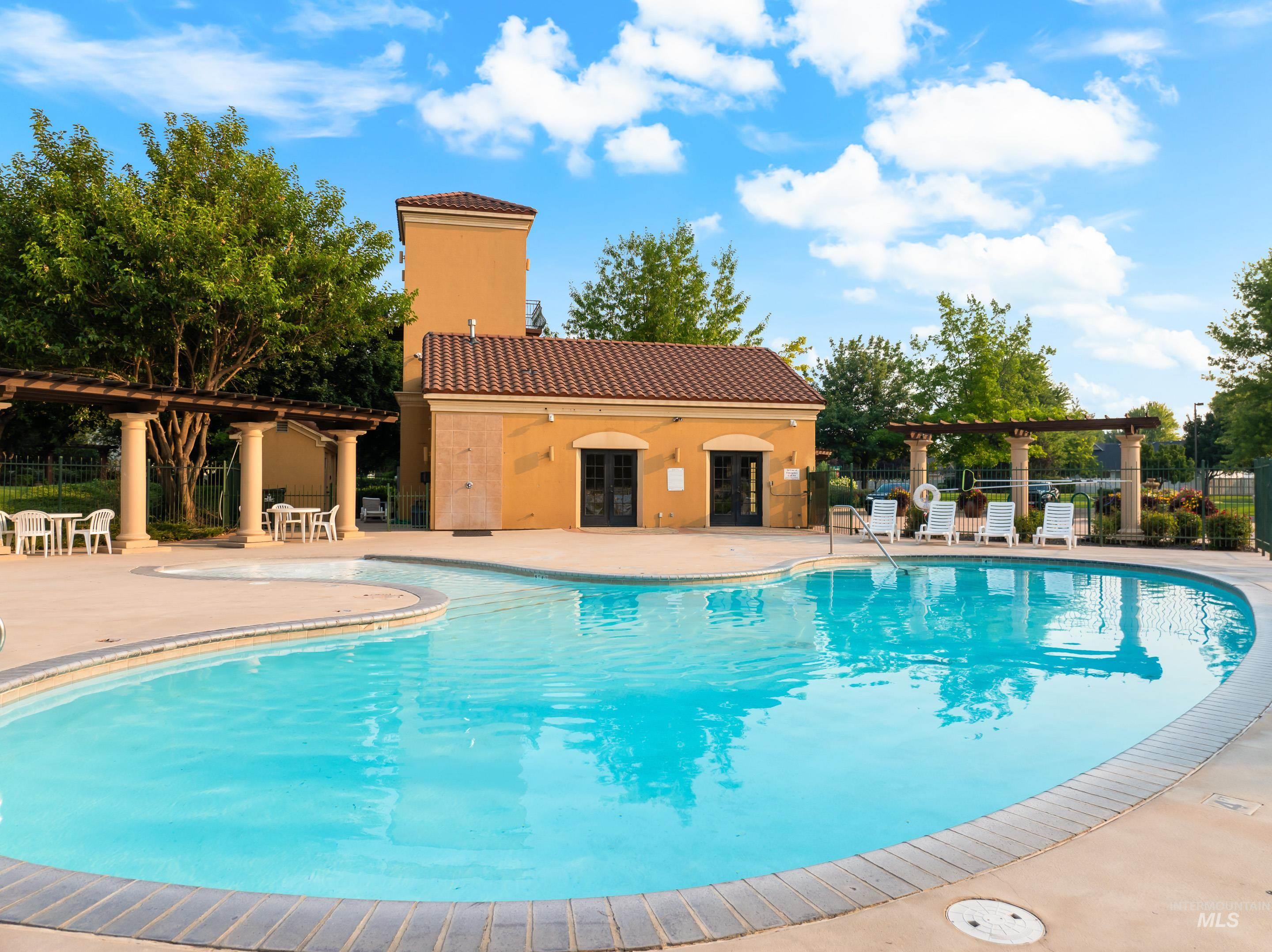 2246 W Los Flores Drive