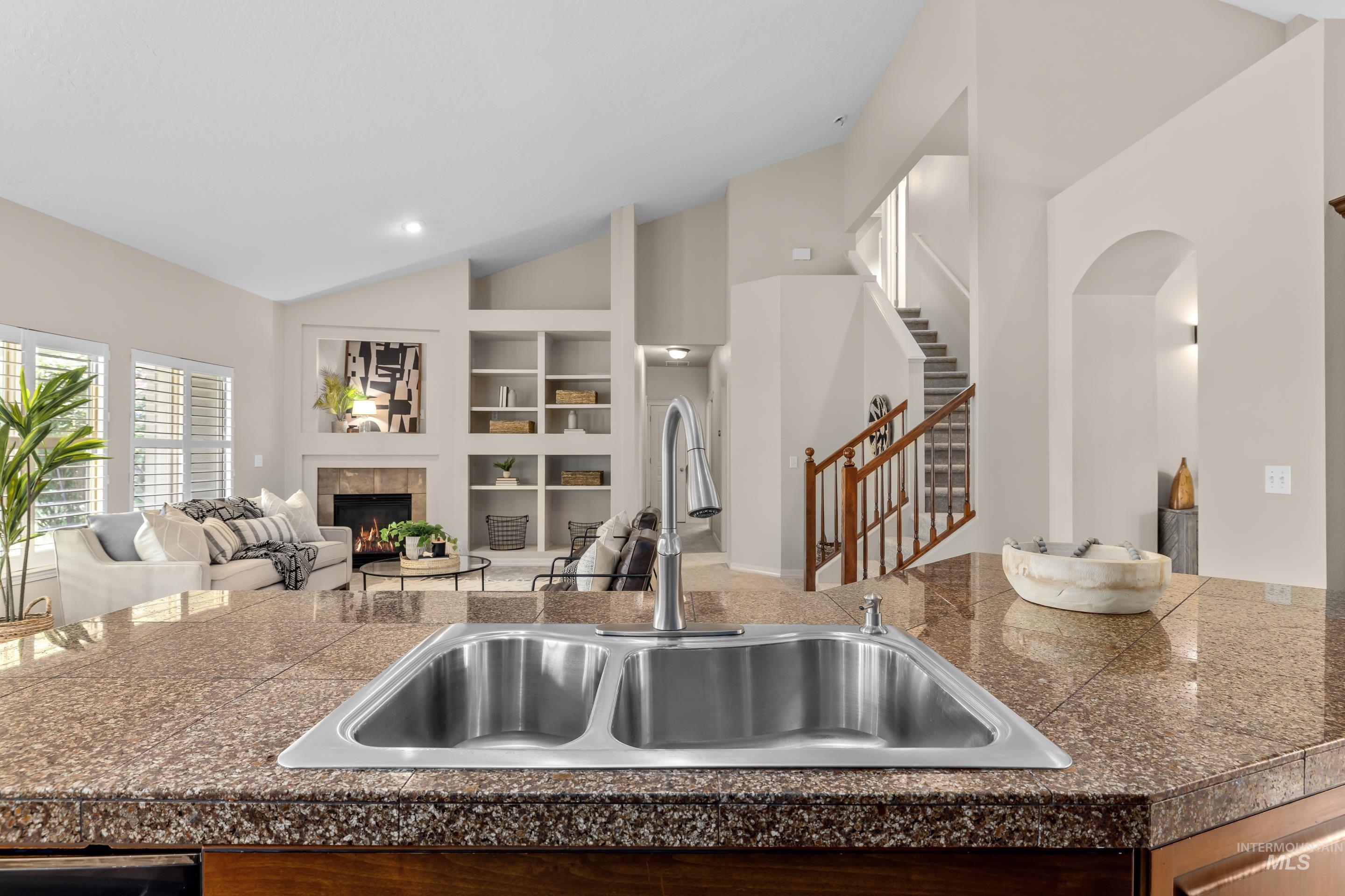 2246 W Los Flores Drive