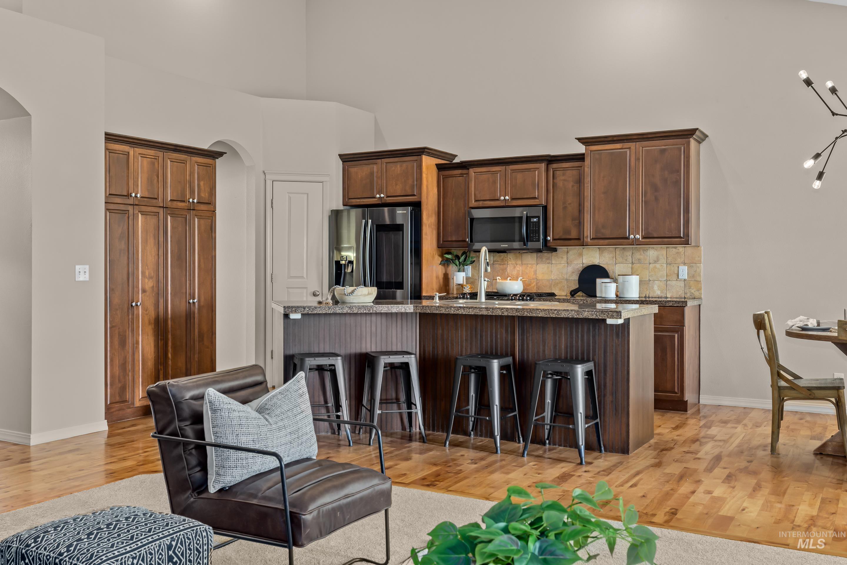 2246 W Los Flores Drive