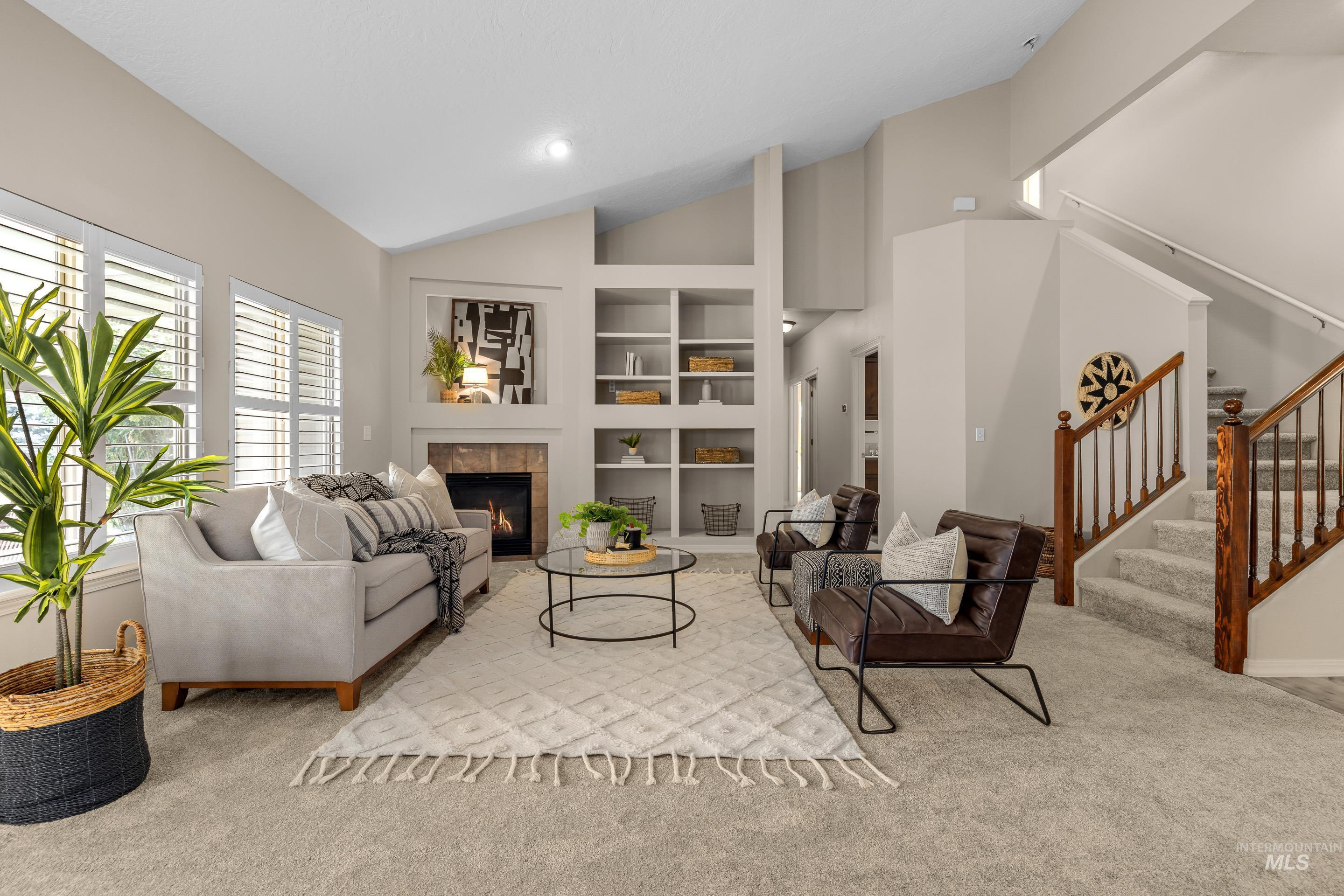 2246 W Los Flores Drive