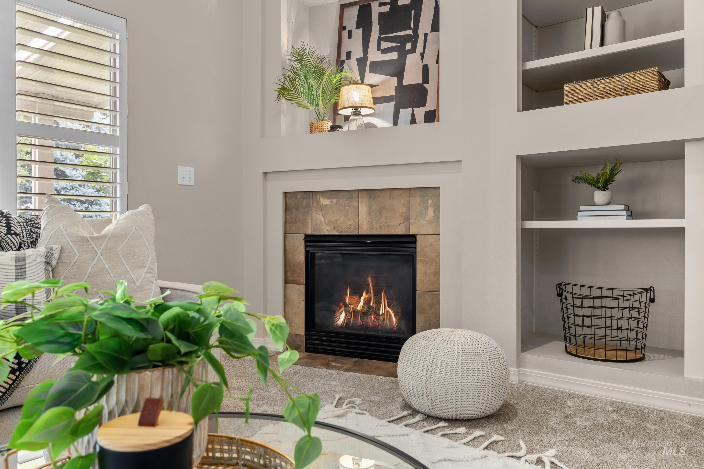 2246 W Los Flores Drive