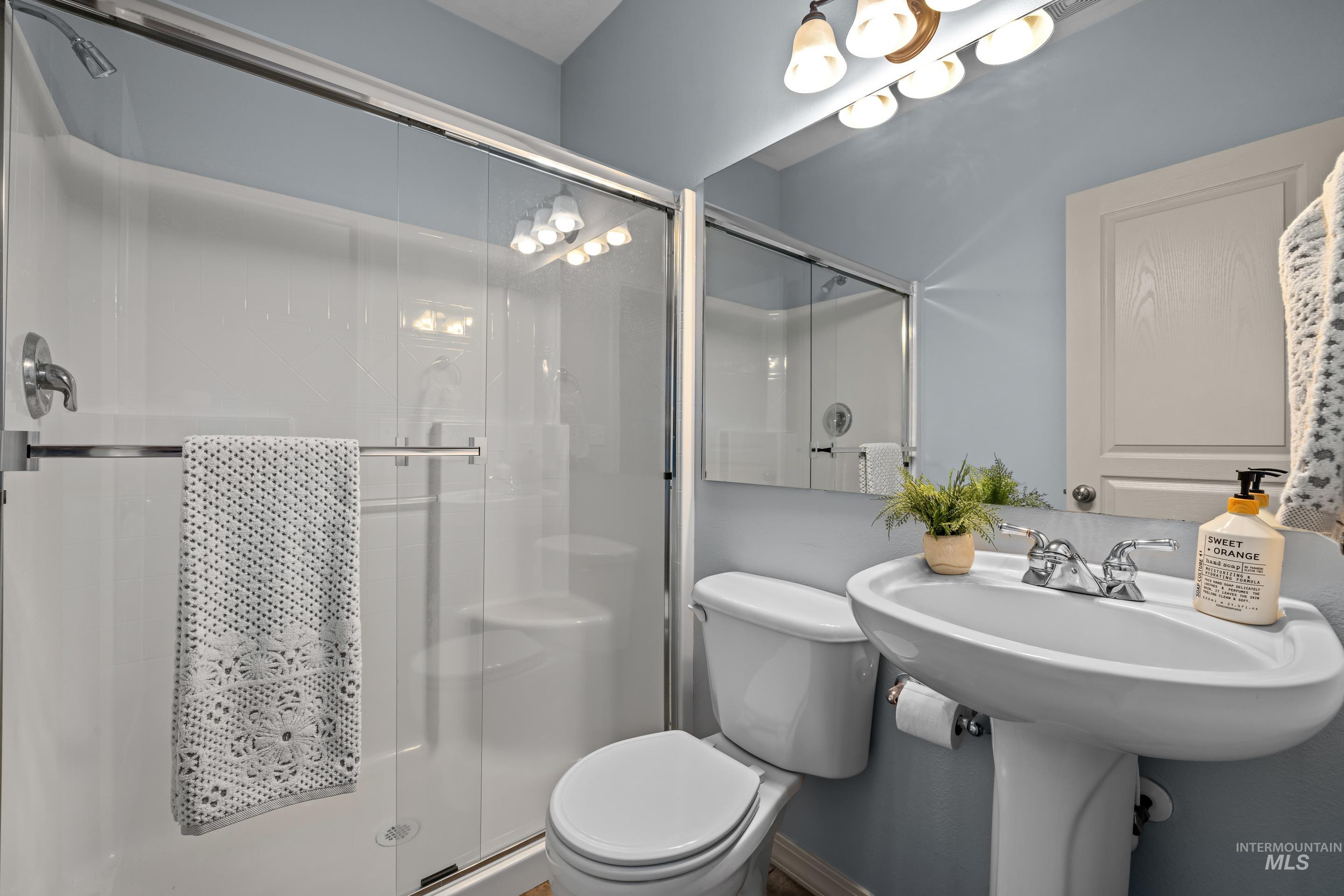 2246 W Los Flores Drive