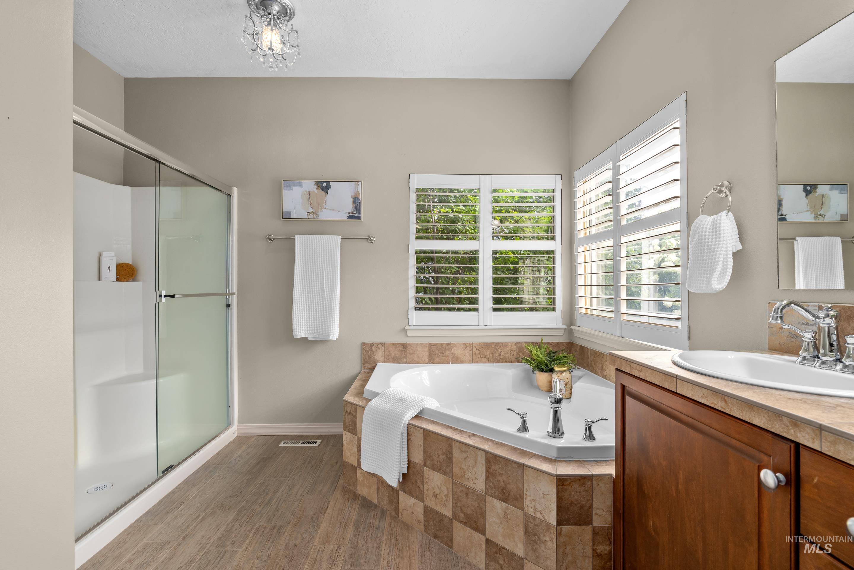 2246 W Los Flores Drive