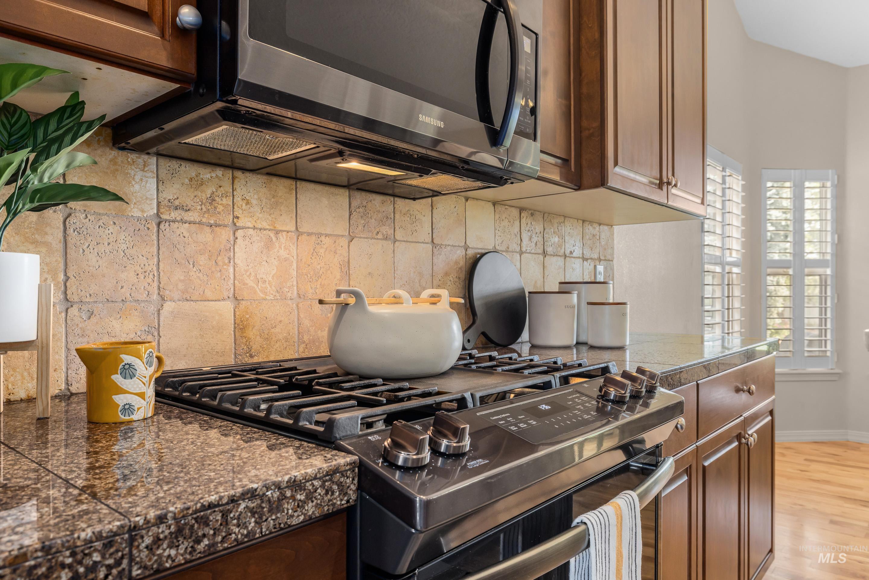 2246 W Los Flores Drive