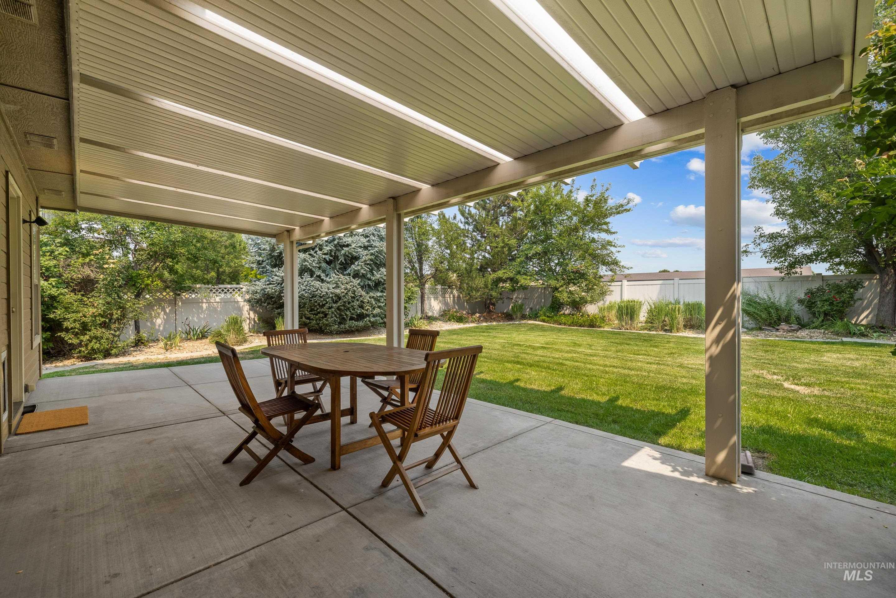 2246 W Los Flores Drive