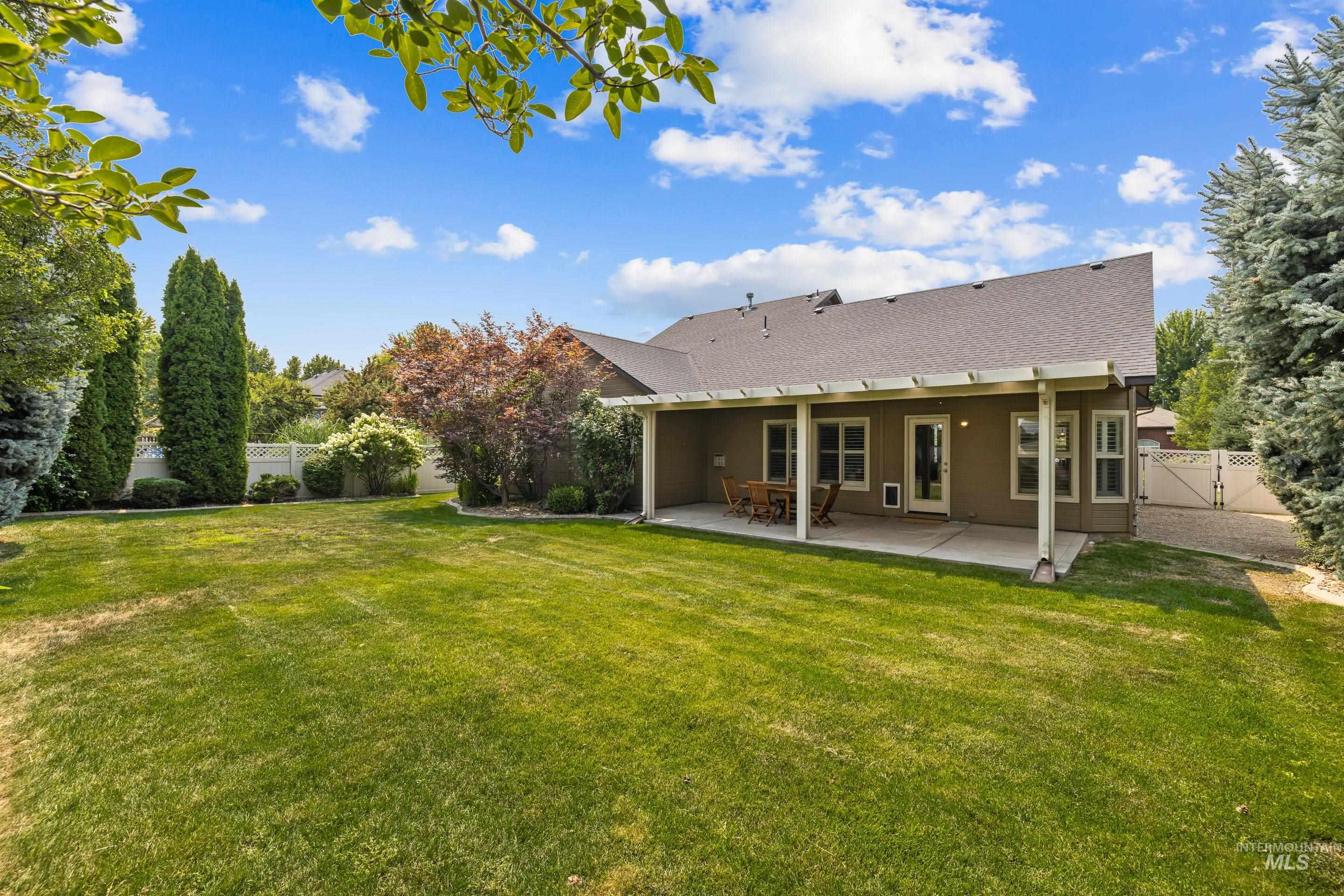 2246 W Los Flores Drive
