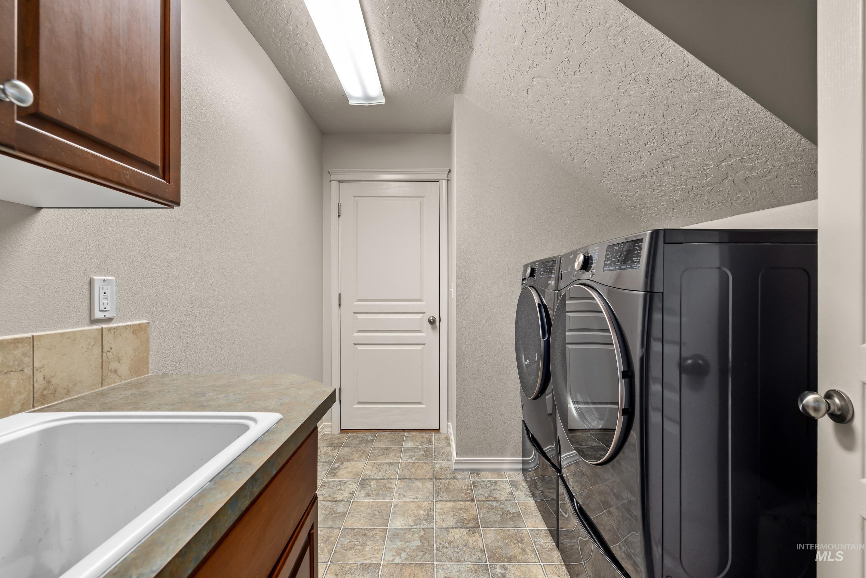 2246 W Los Flores Drive