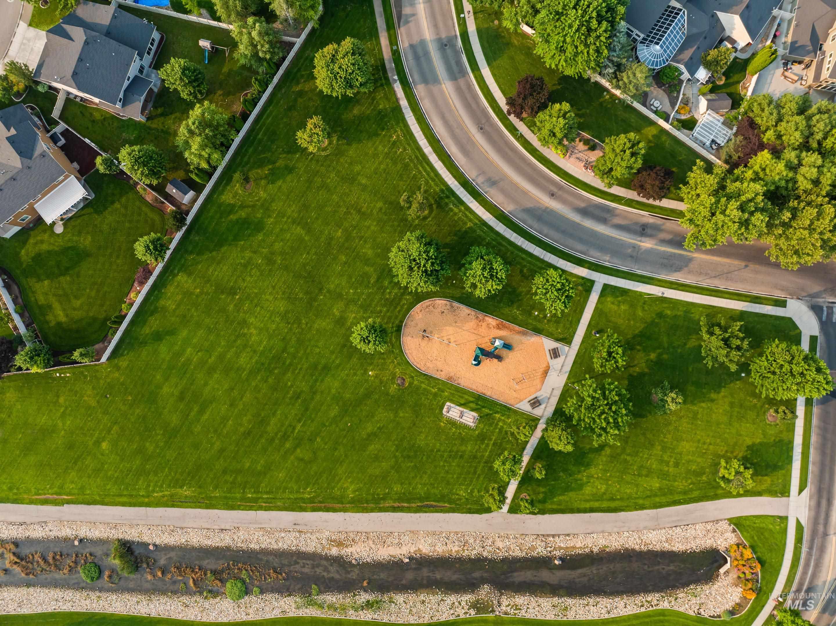 2246 W Los Flores Drive