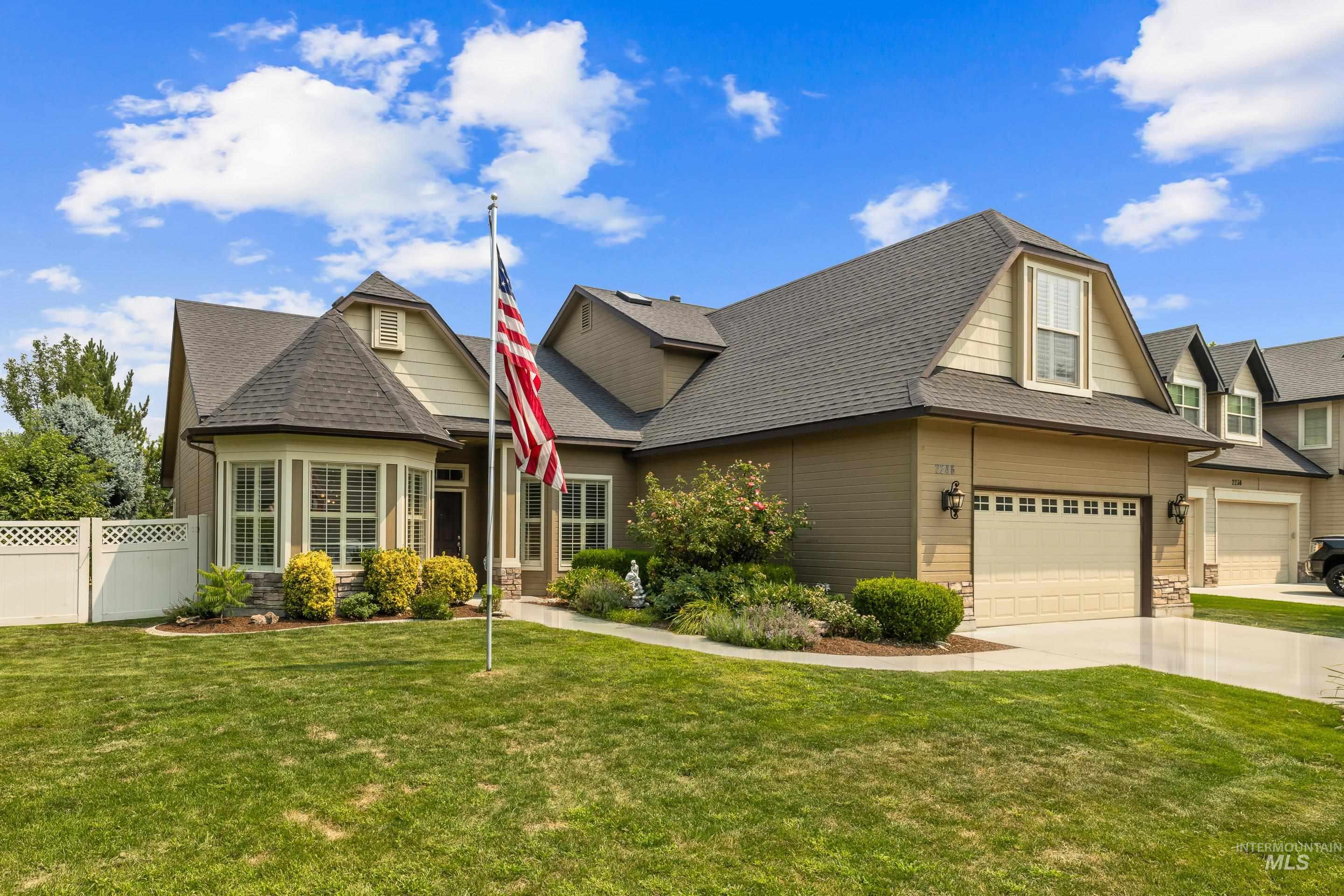 2246 W Los Flores Drive