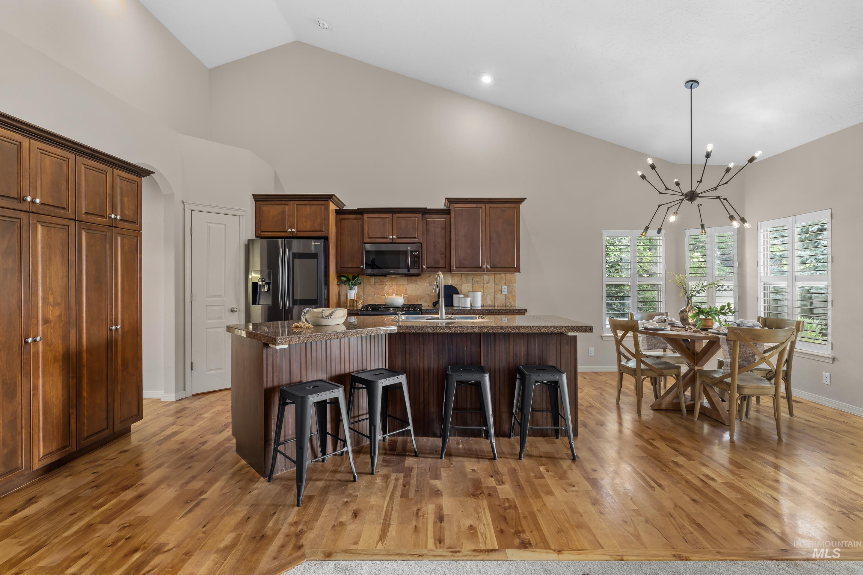 2246 W Los Flores Drive