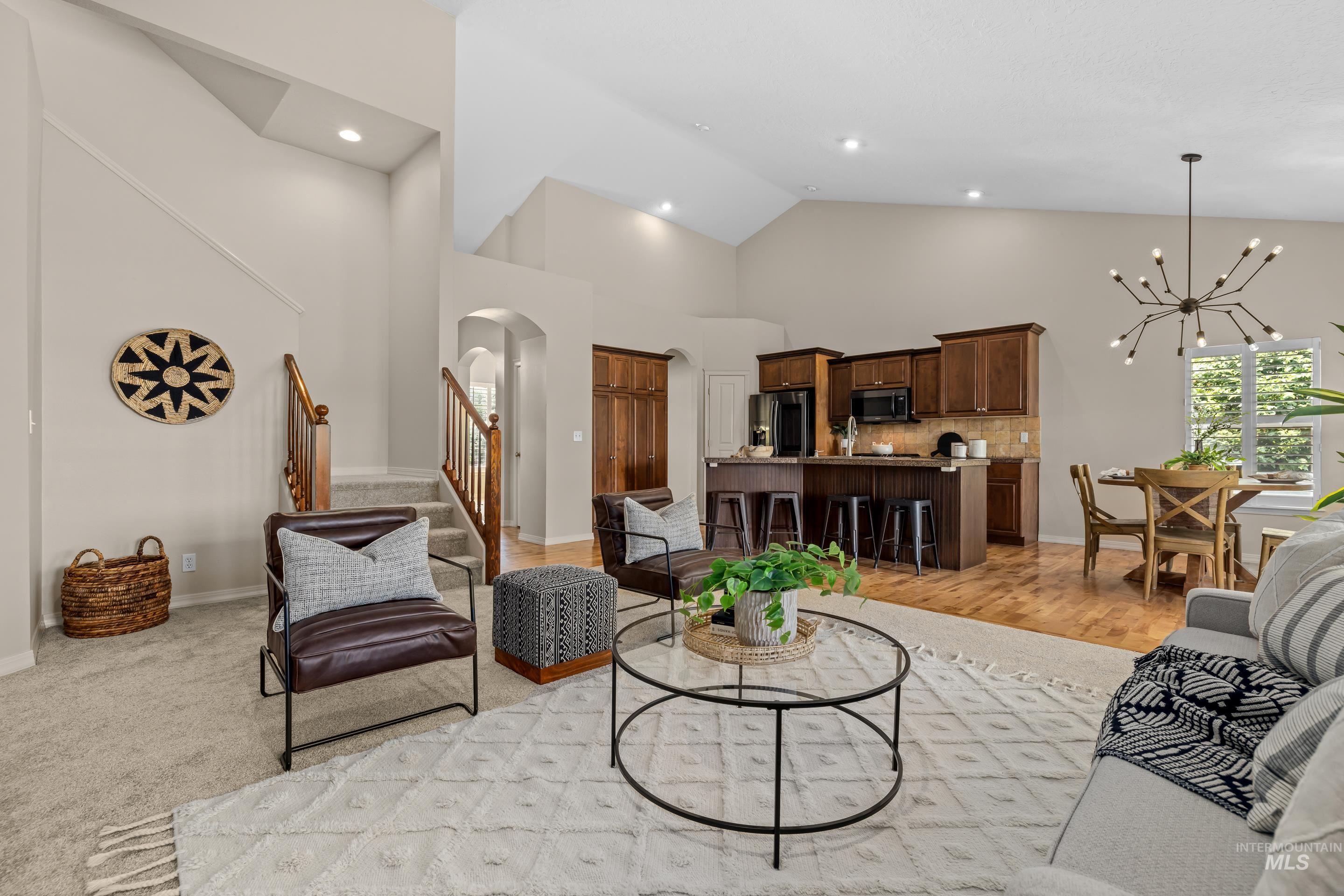 2246 W Los Flores Drive