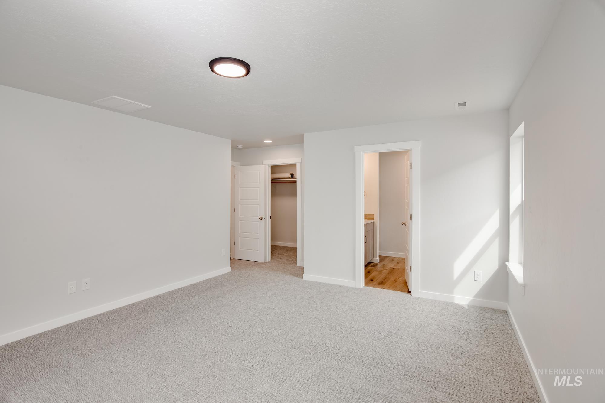 5843 W Mikonos St