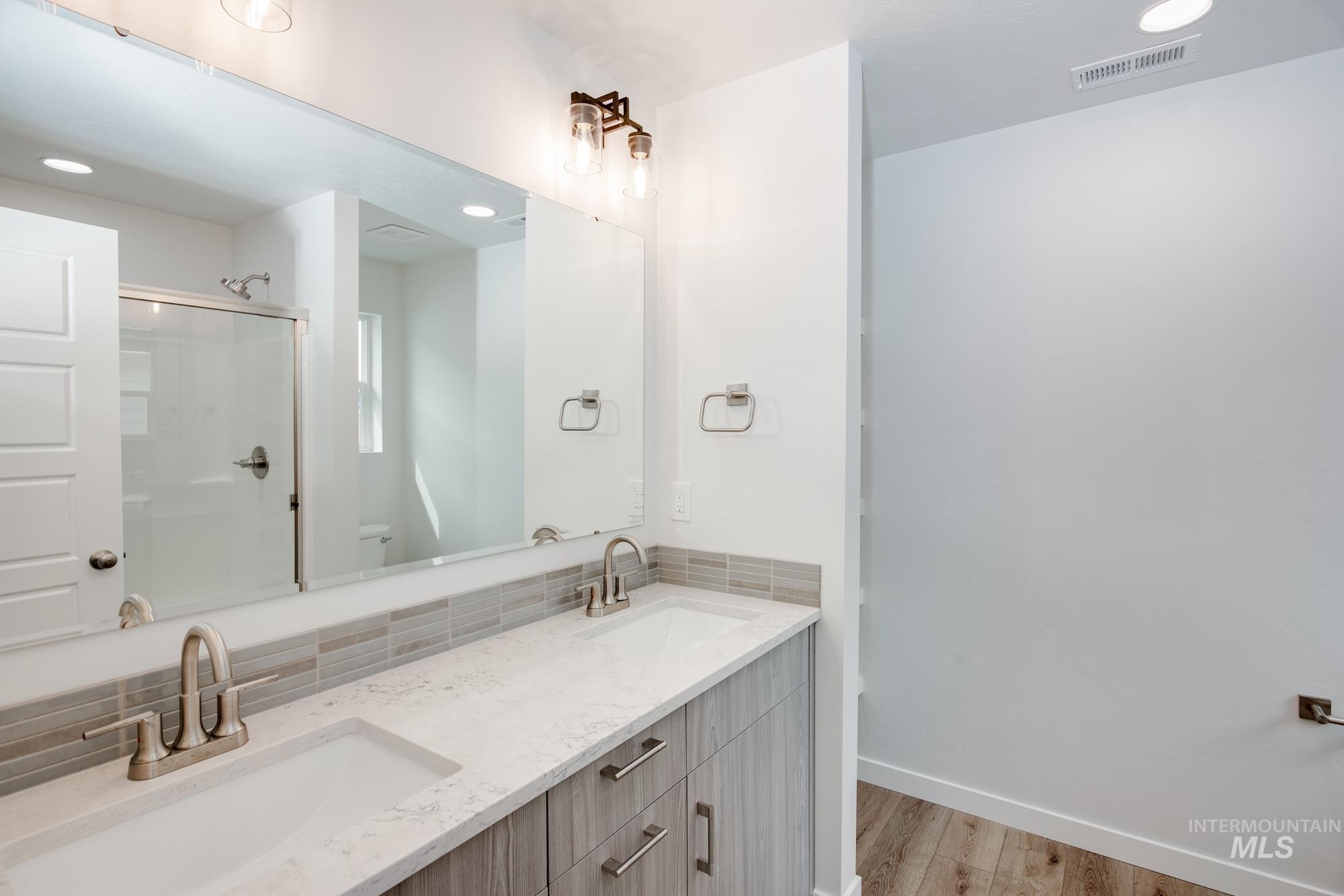 5843 W Mikonos St