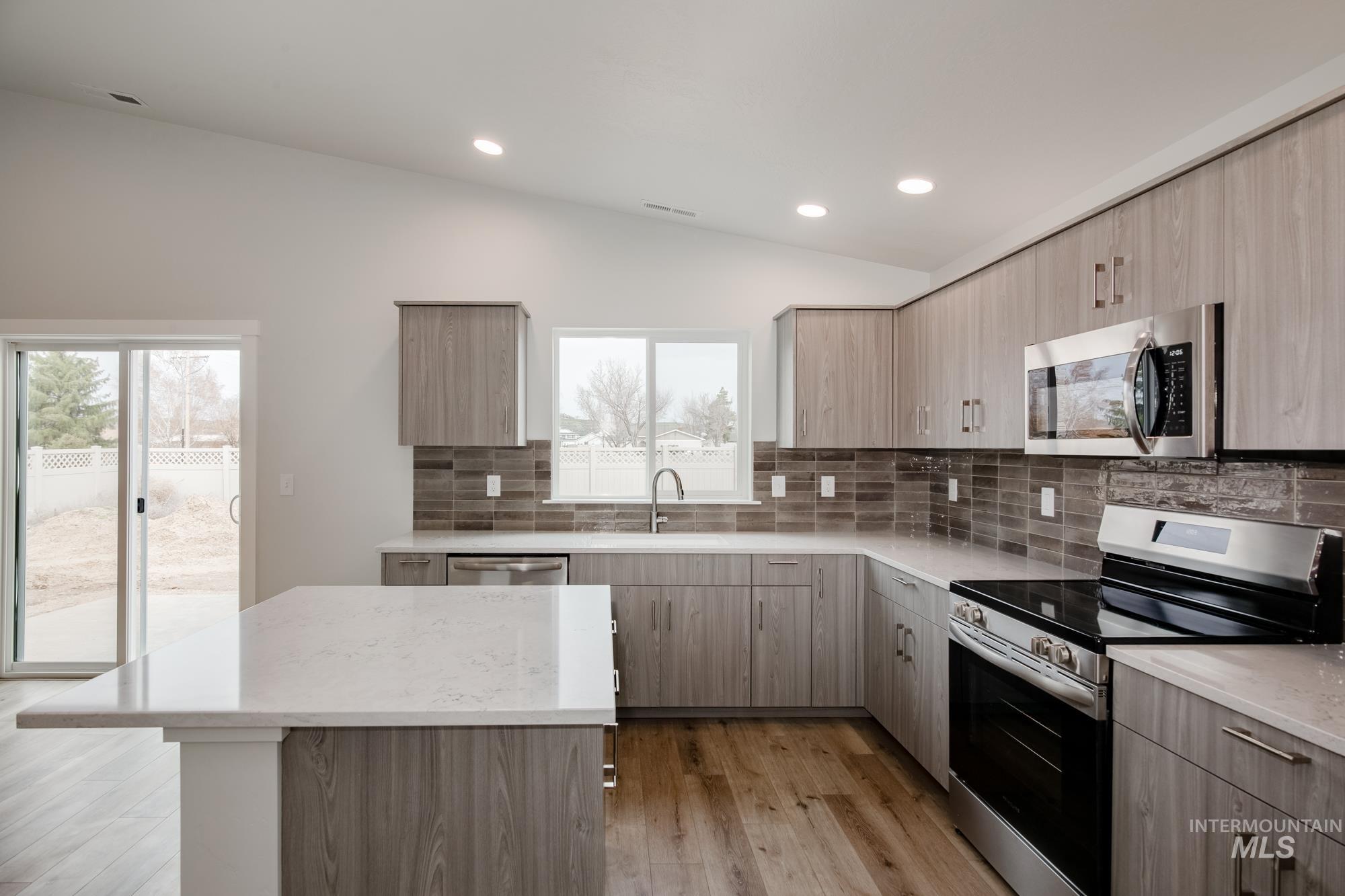 5843 W Mikonos St