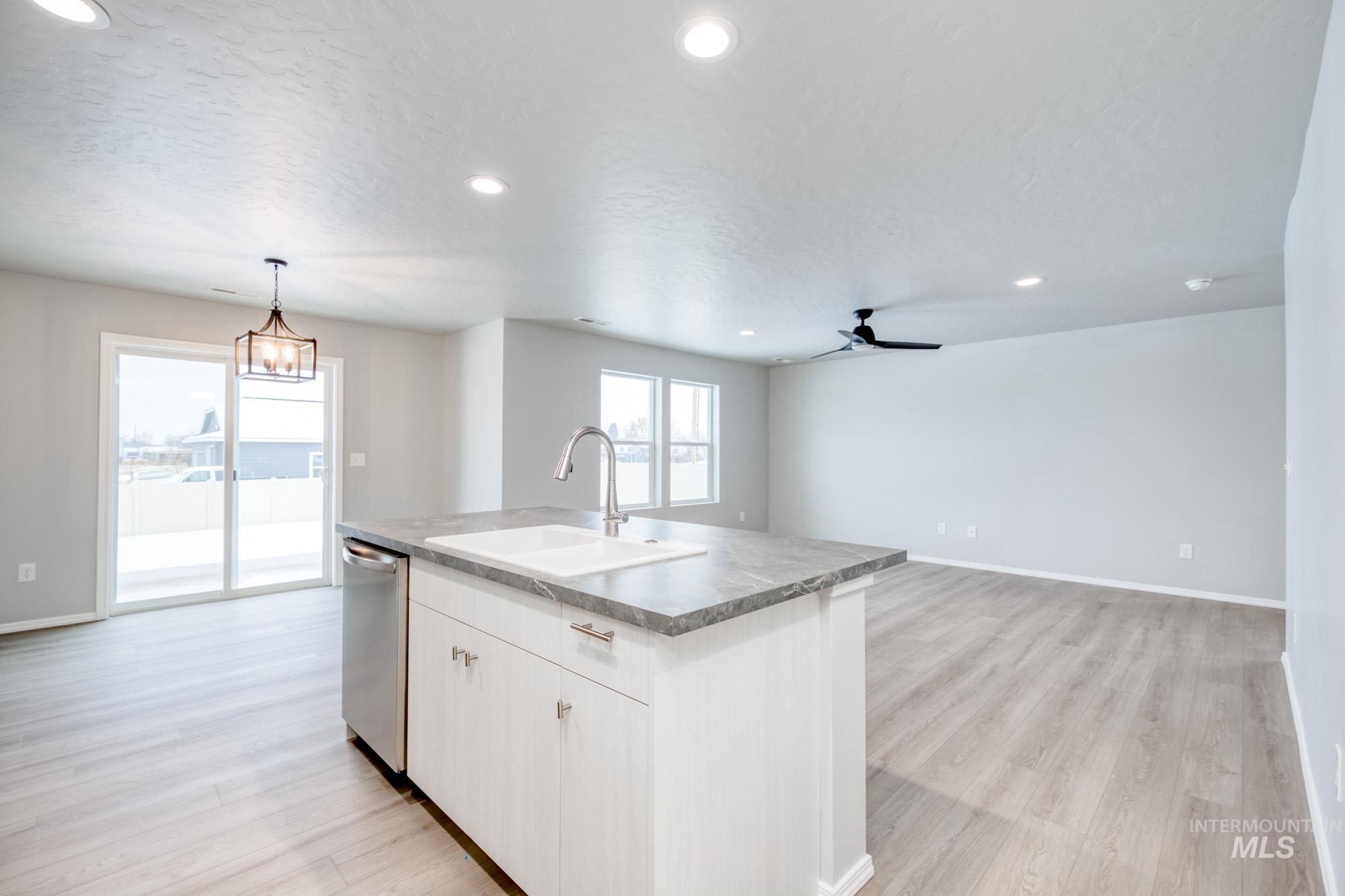 52 S Woodland Grove Way