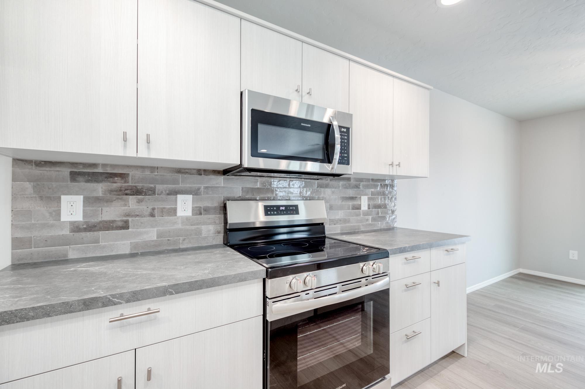 52 S Woodland Grove Way