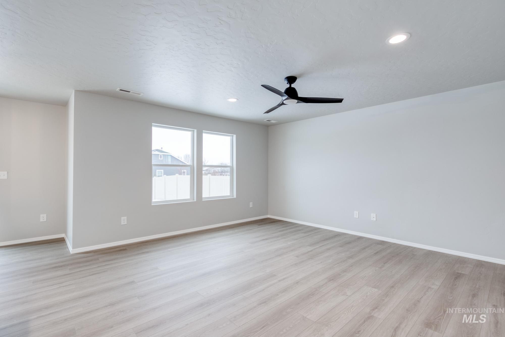 52 S Woodland Grove Way