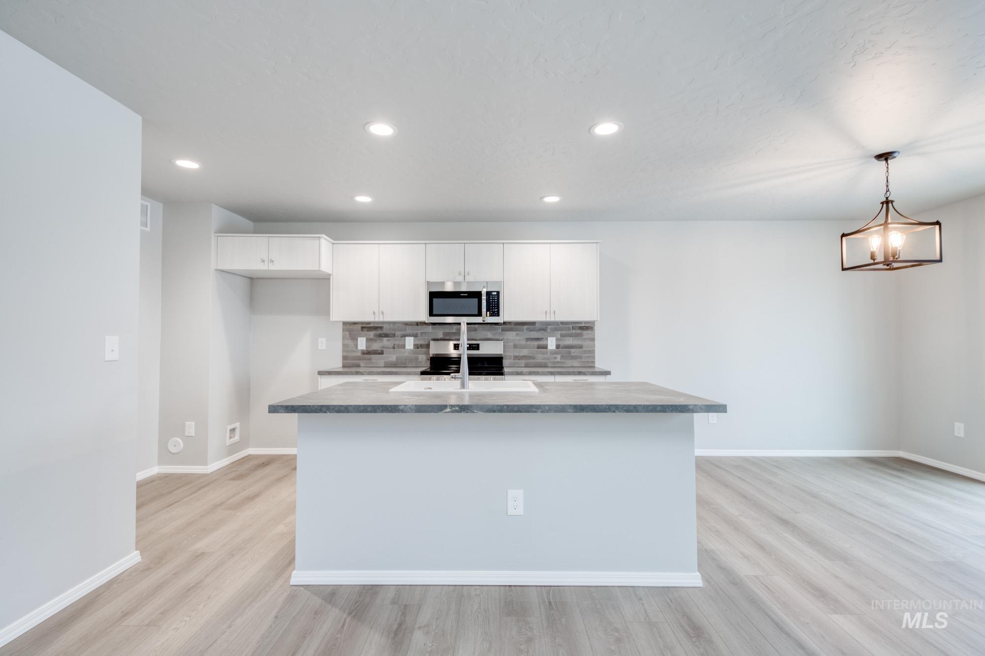 52 S Woodland Grove Way