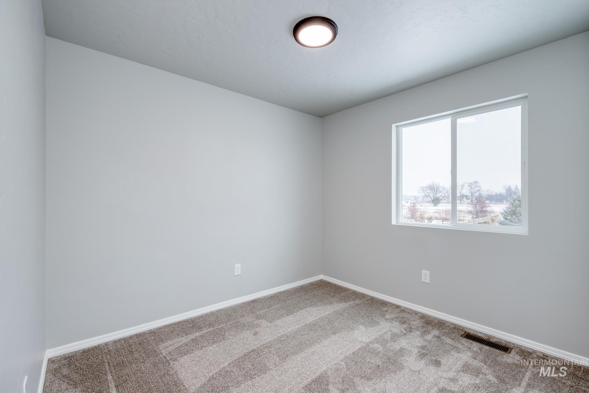 52 S Woodland Grove Way