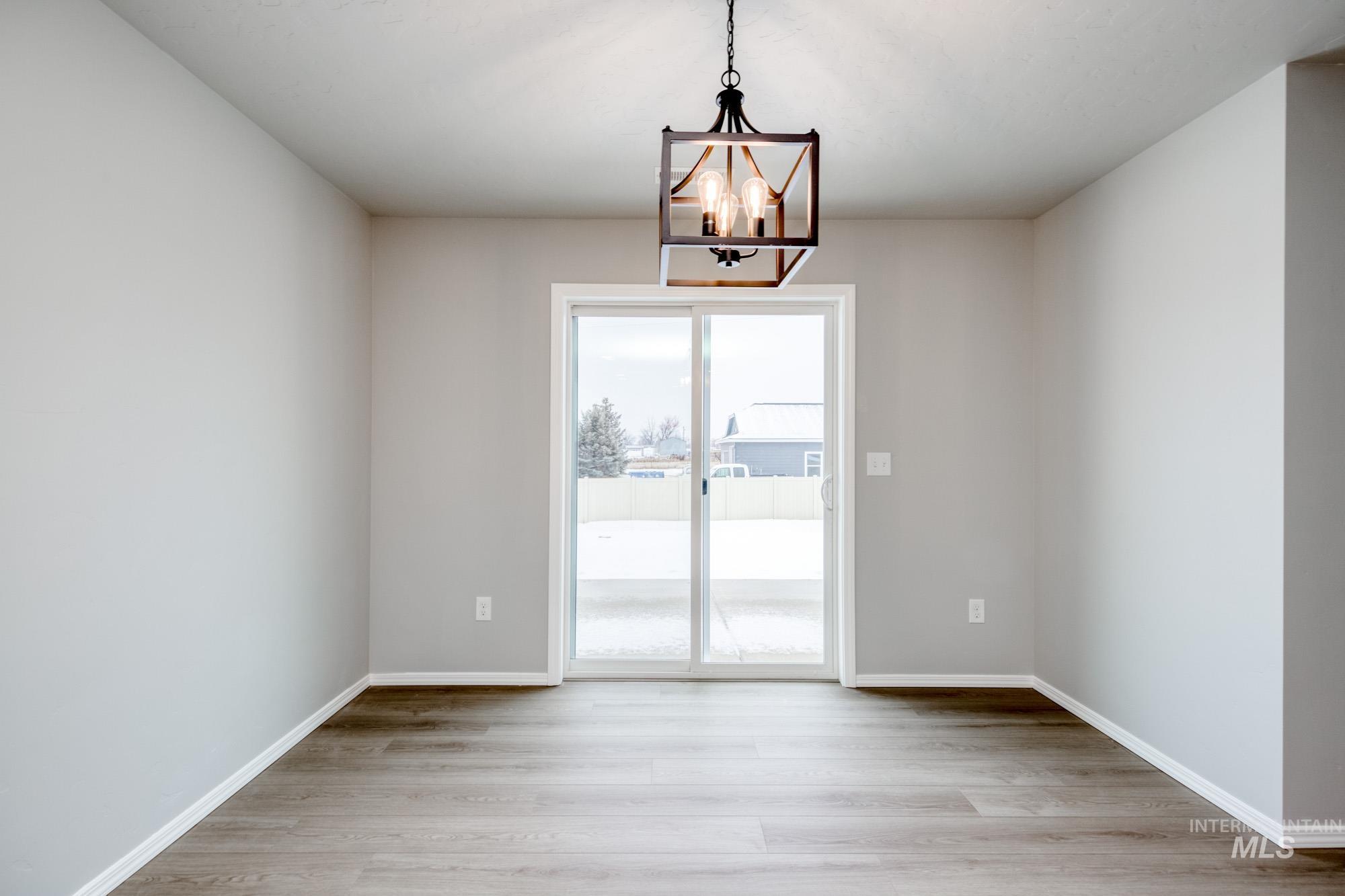 52 S Woodland Grove Way