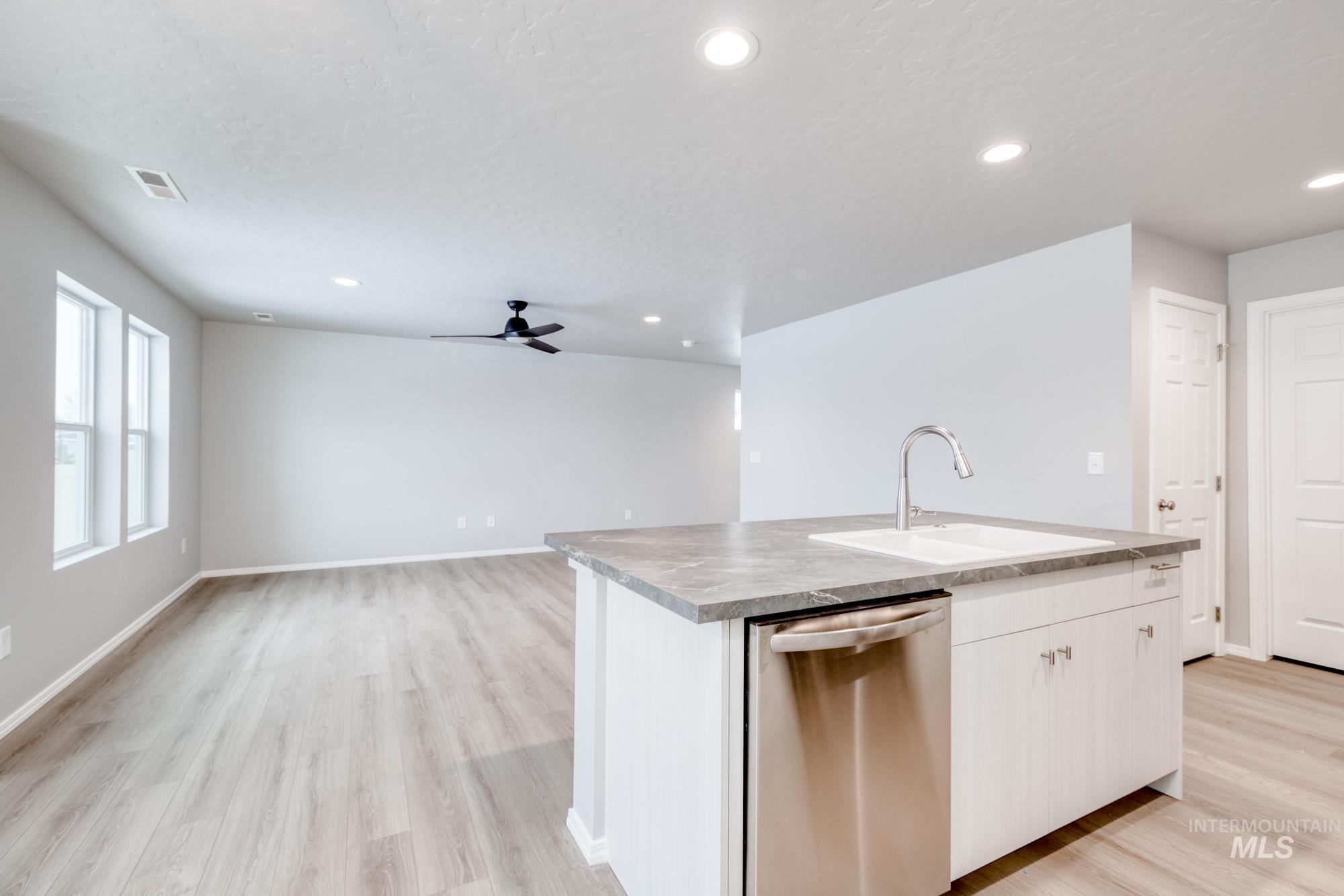 52 S Woodland Grove Way