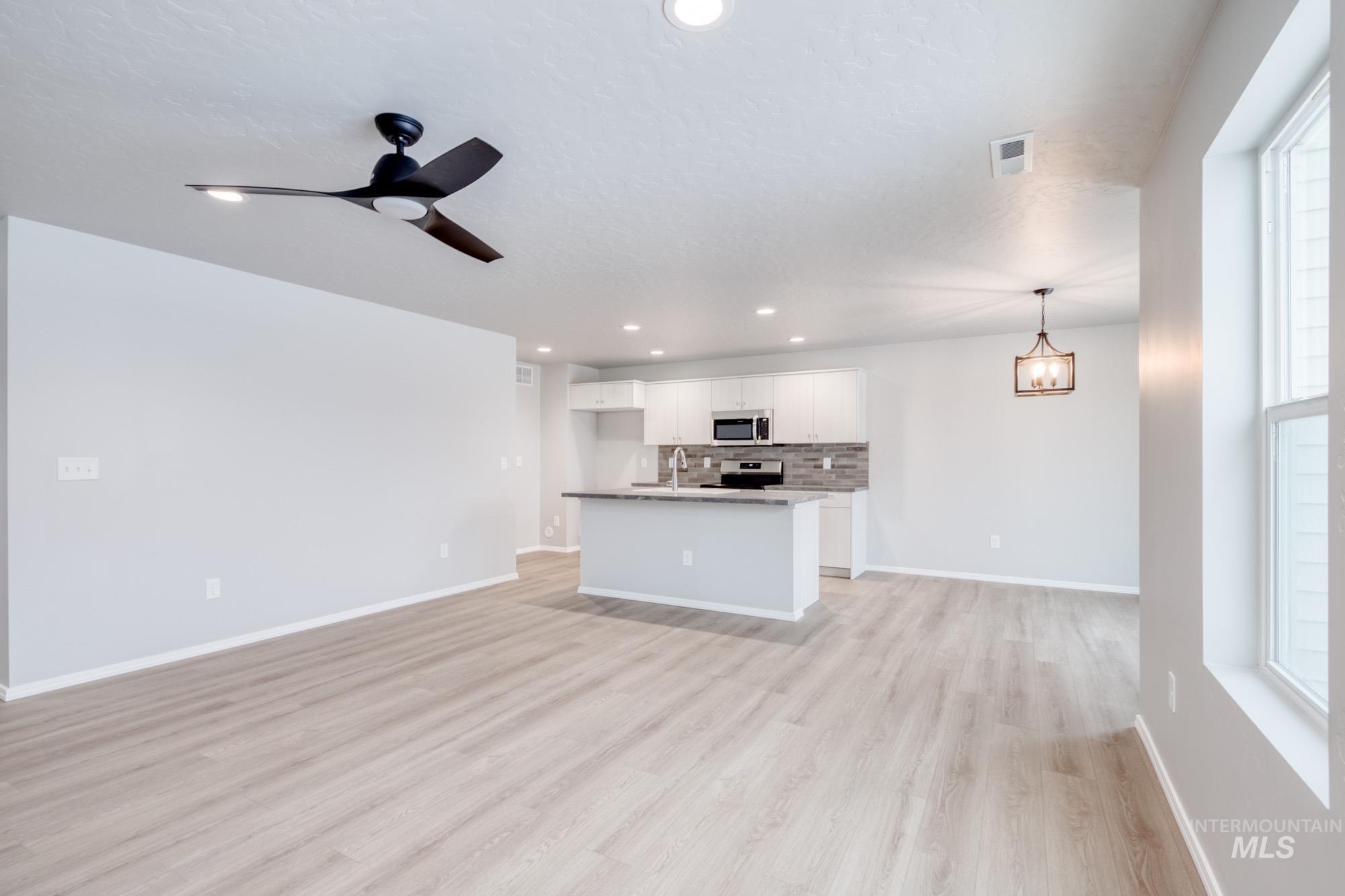 52 S Woodland Grove Way