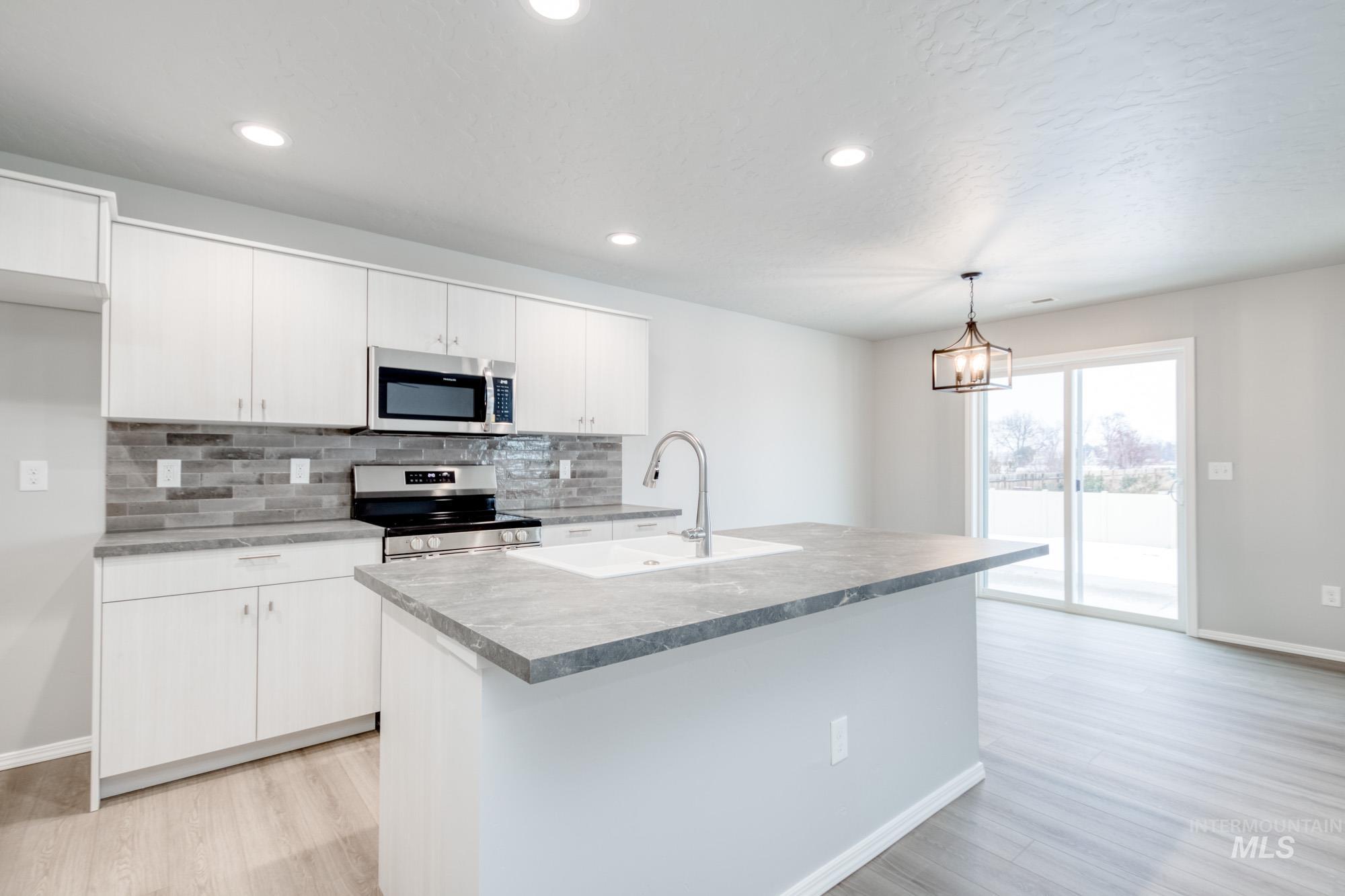 52 S Woodland Grove Way