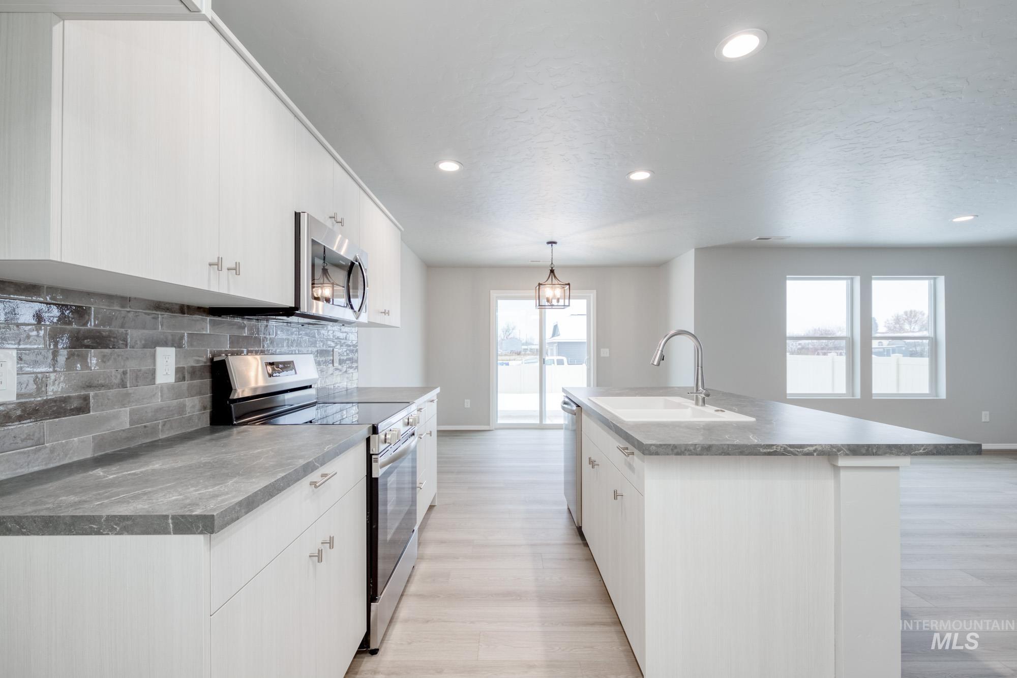 52 S Woodland Grove Way