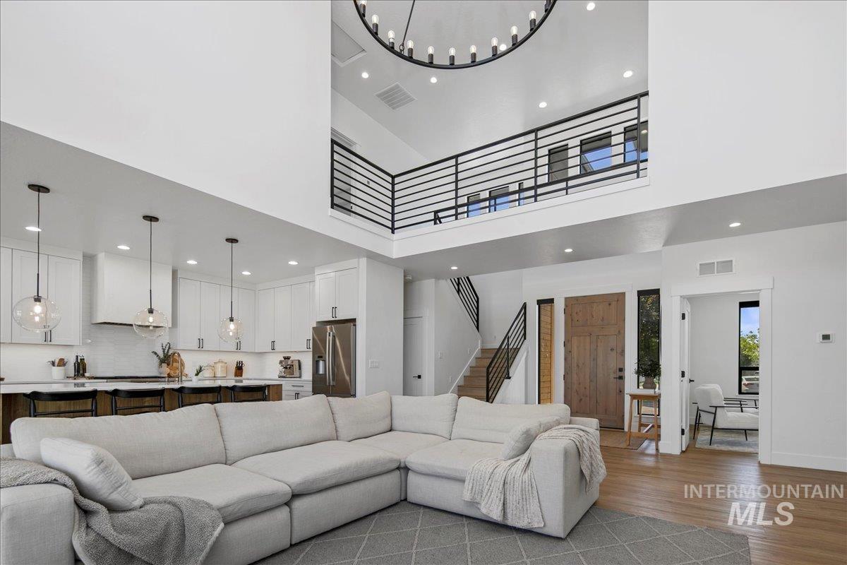 2564 W Lincoln Ave