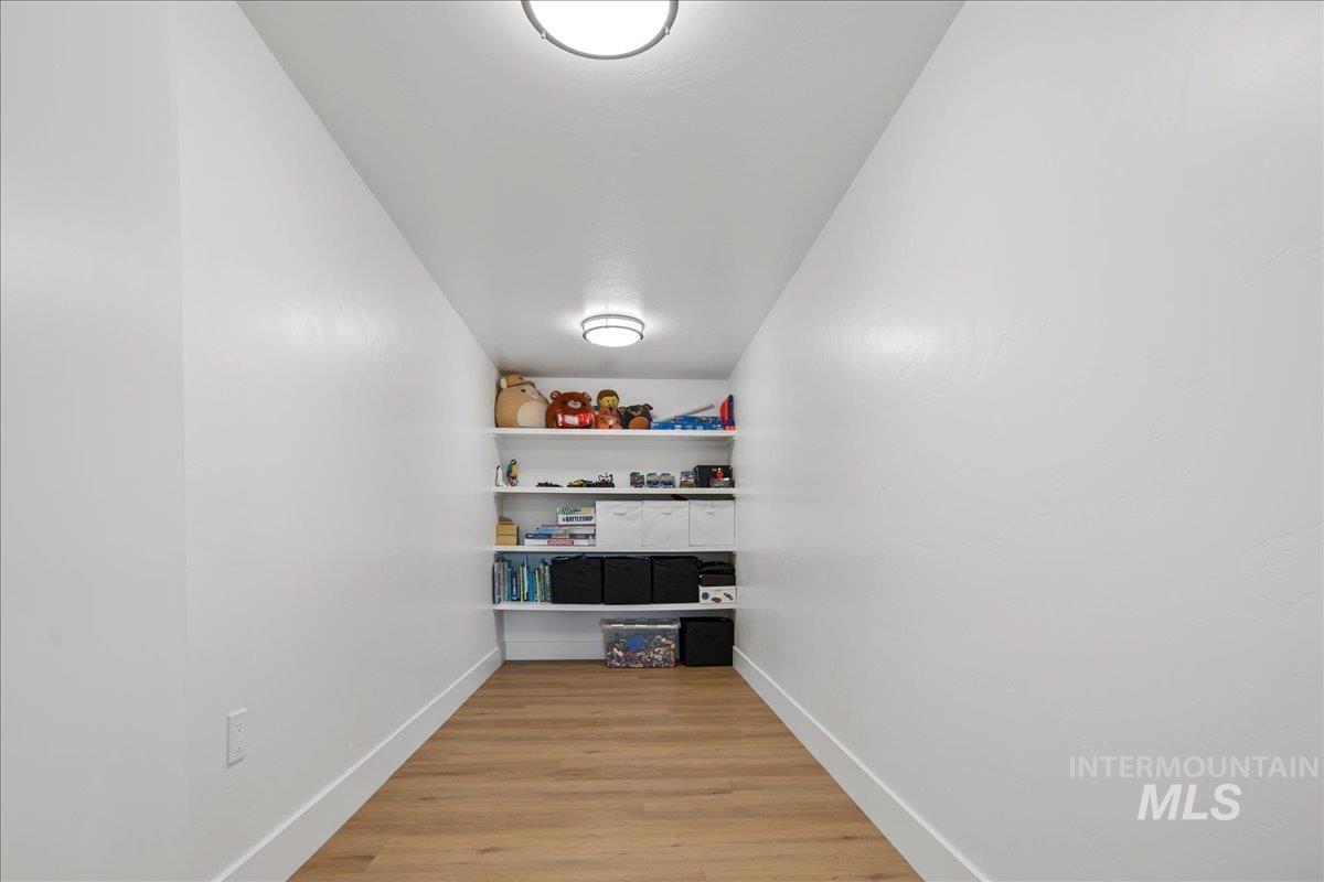 2564 W Lincoln Ave