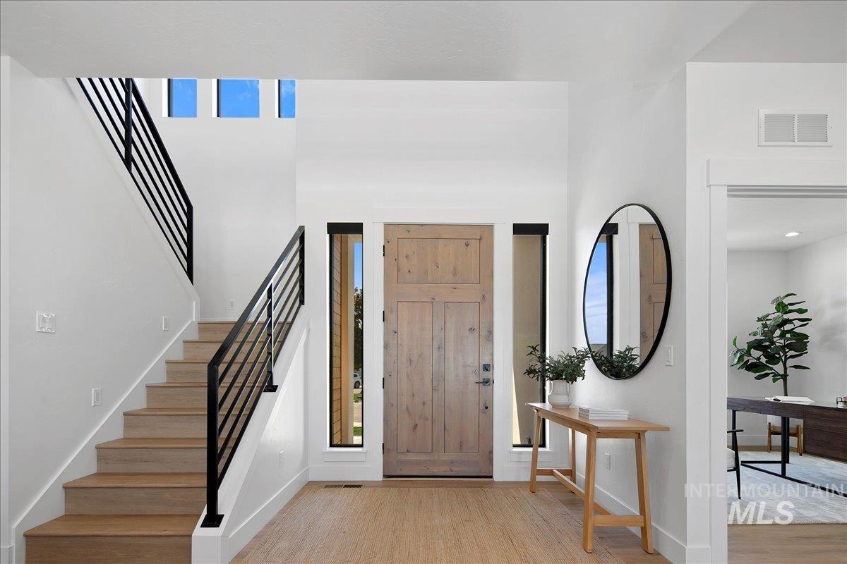 2564 W Lincoln Ave