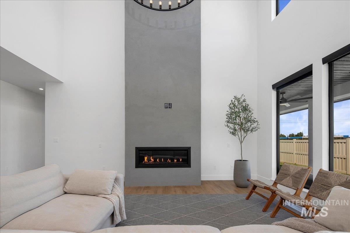 2564 W Lincoln Ave