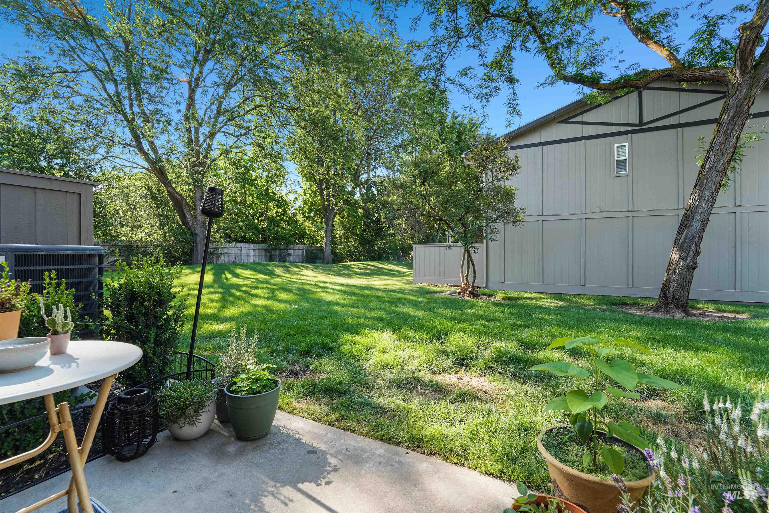 348 N Eagle Glen