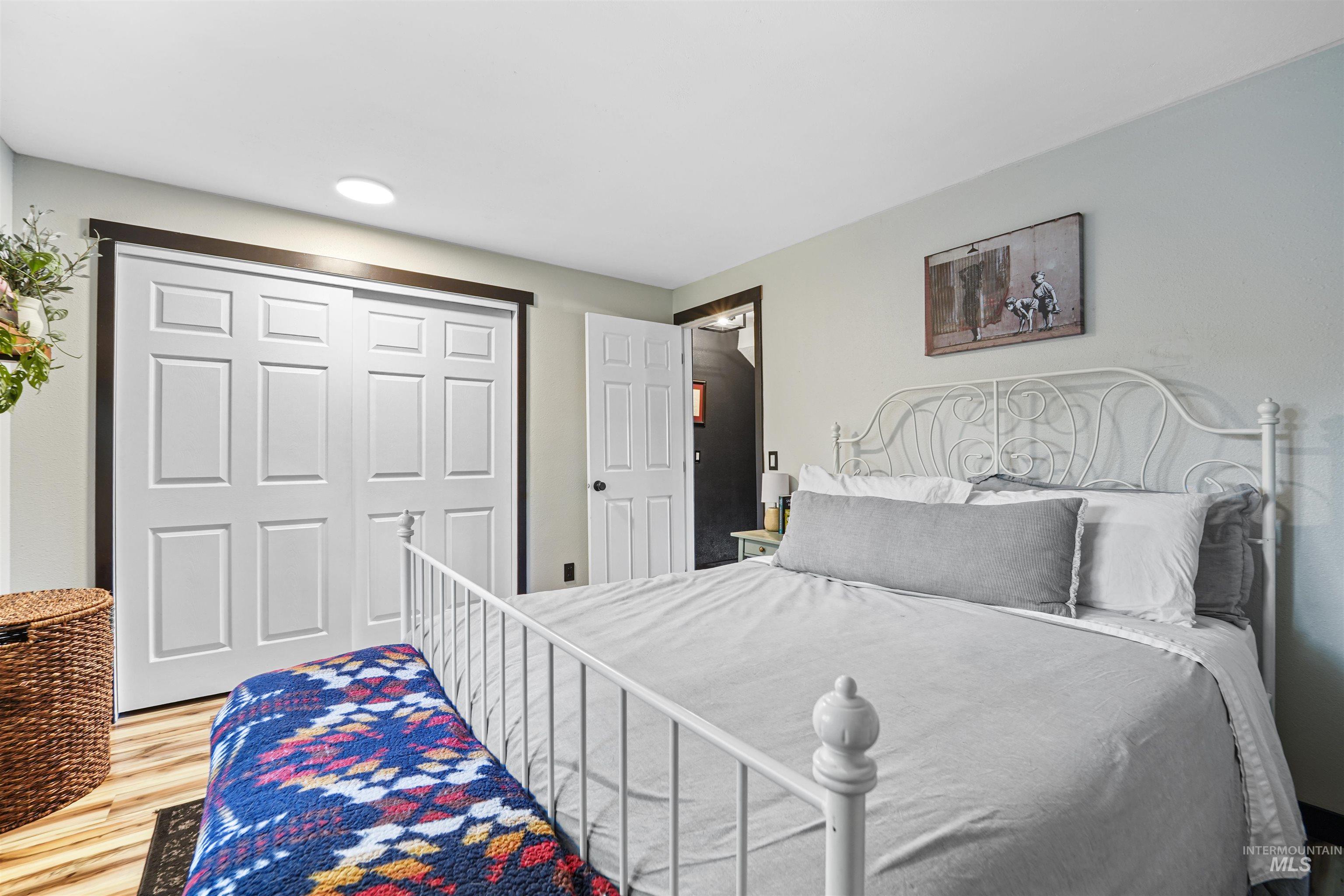 348 N Eagle Glen