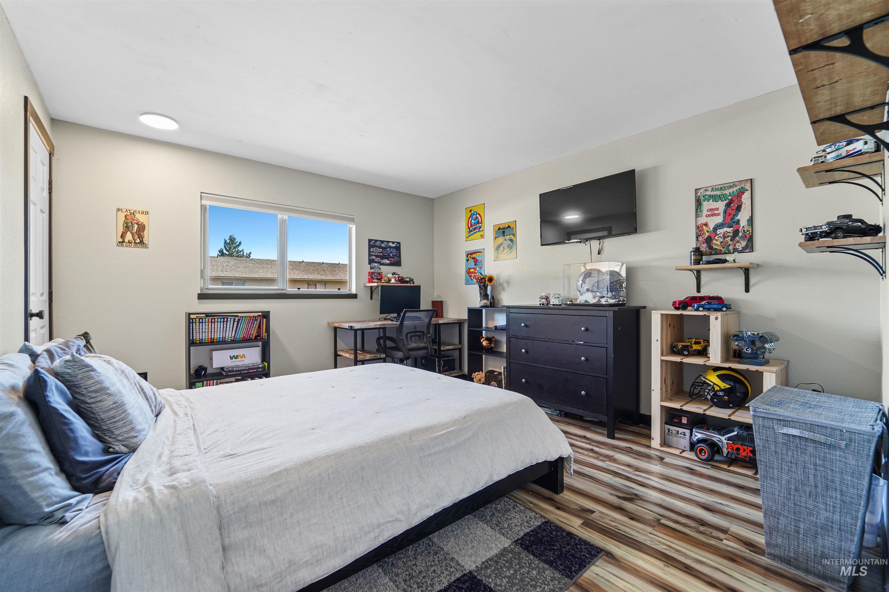 348 N Eagle Glen