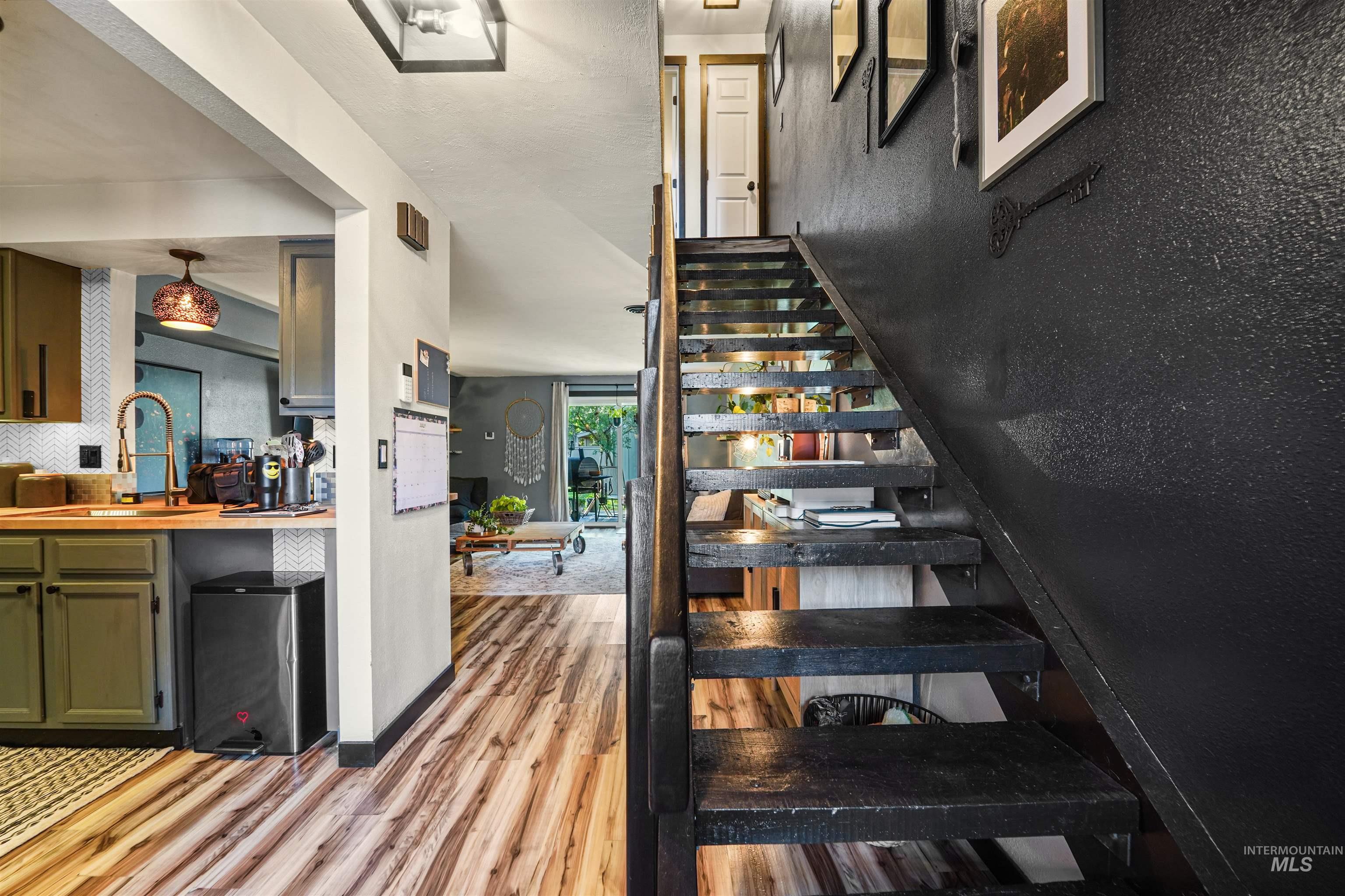 348 N Eagle Glen