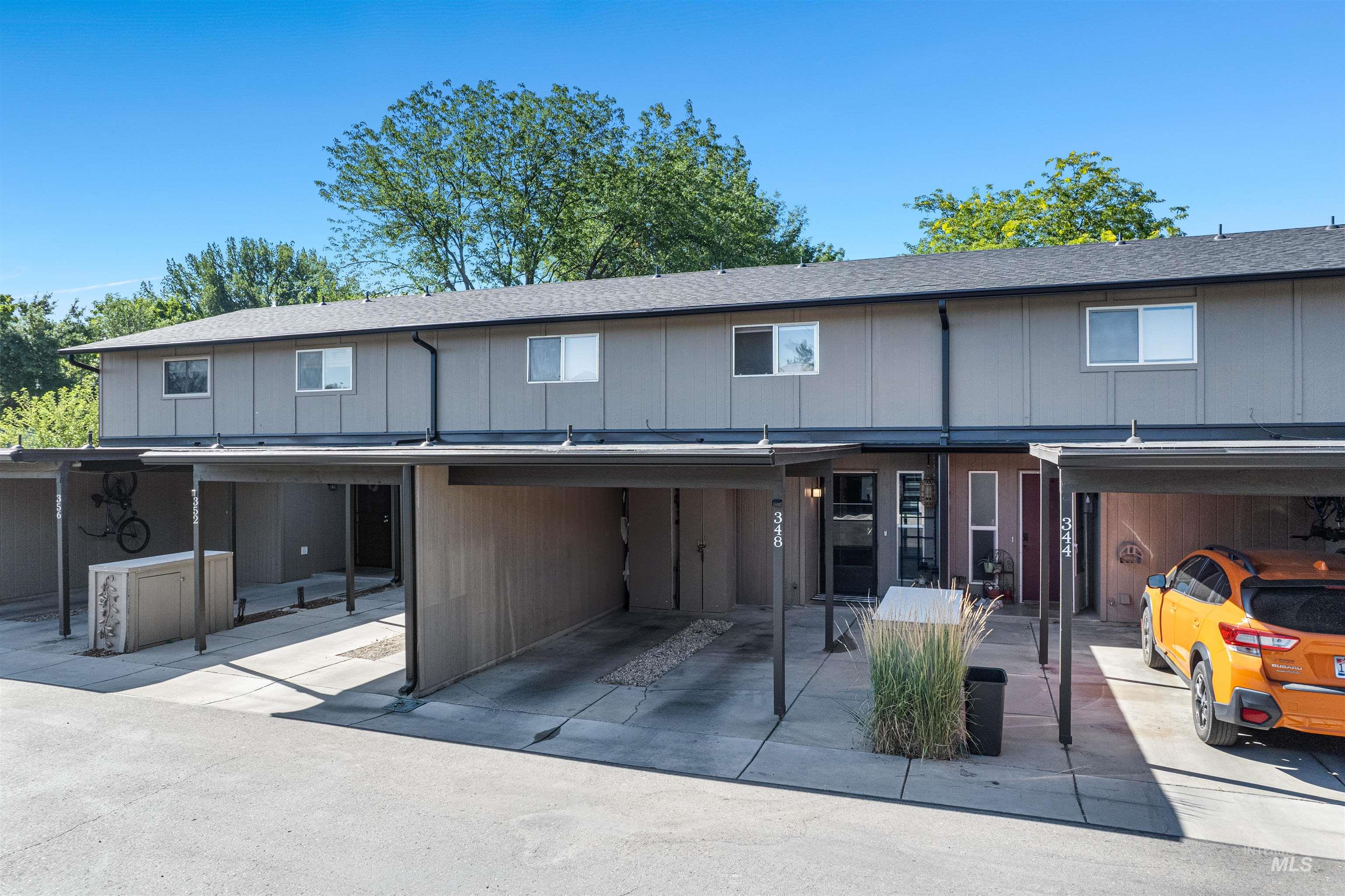 348 N Eagle Glen