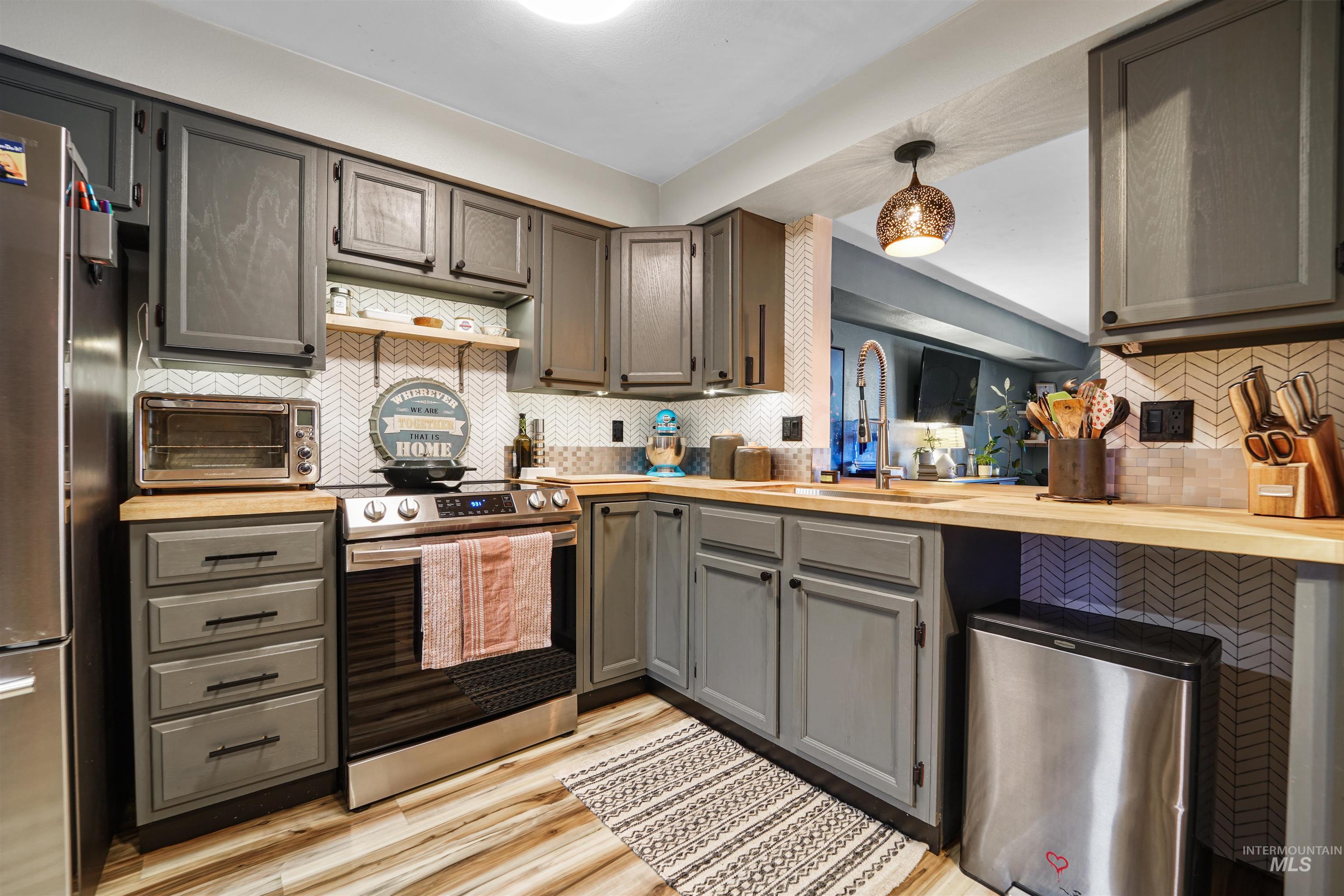 348 N Eagle Glen