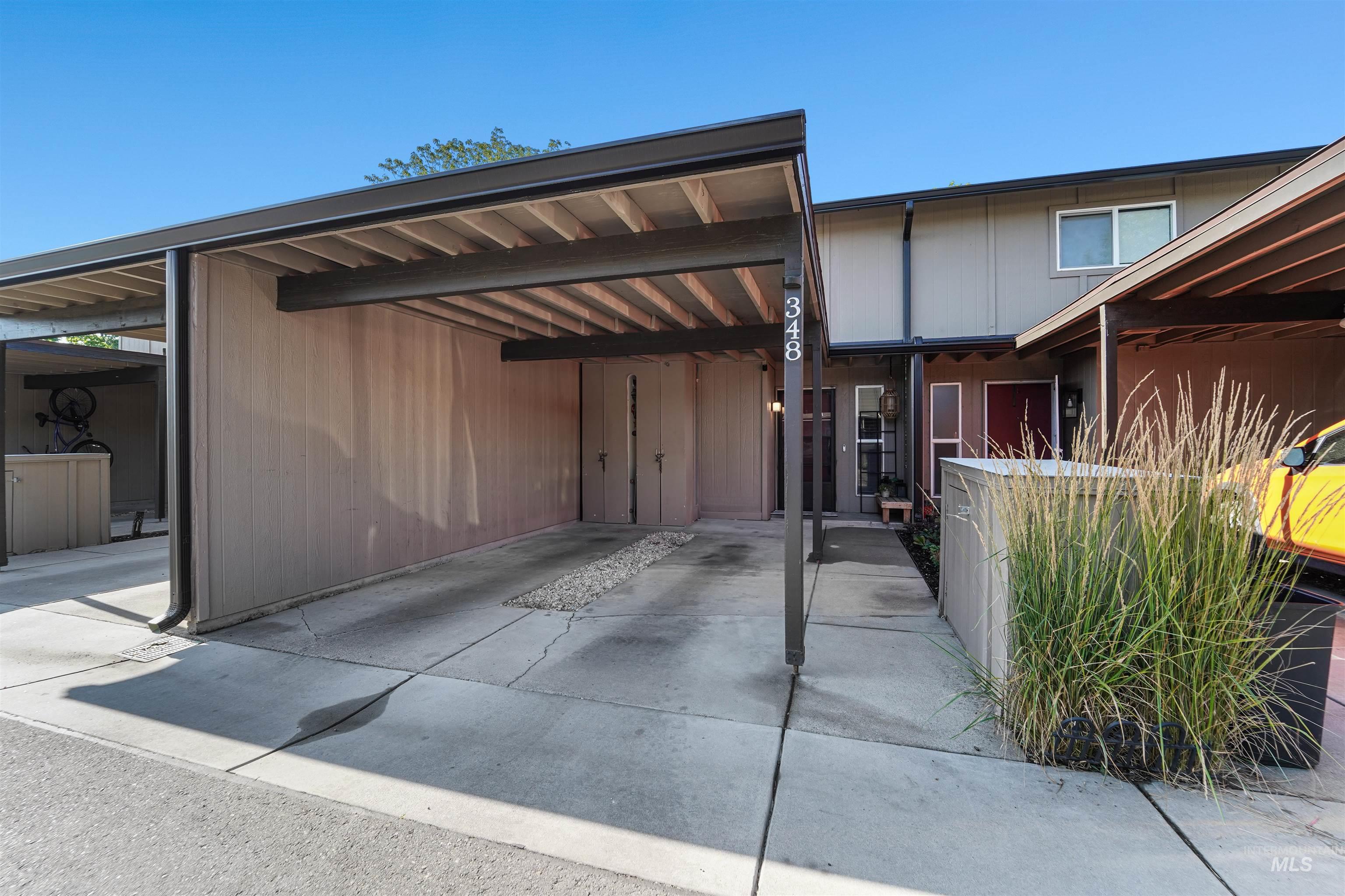 348 N Eagle Glen